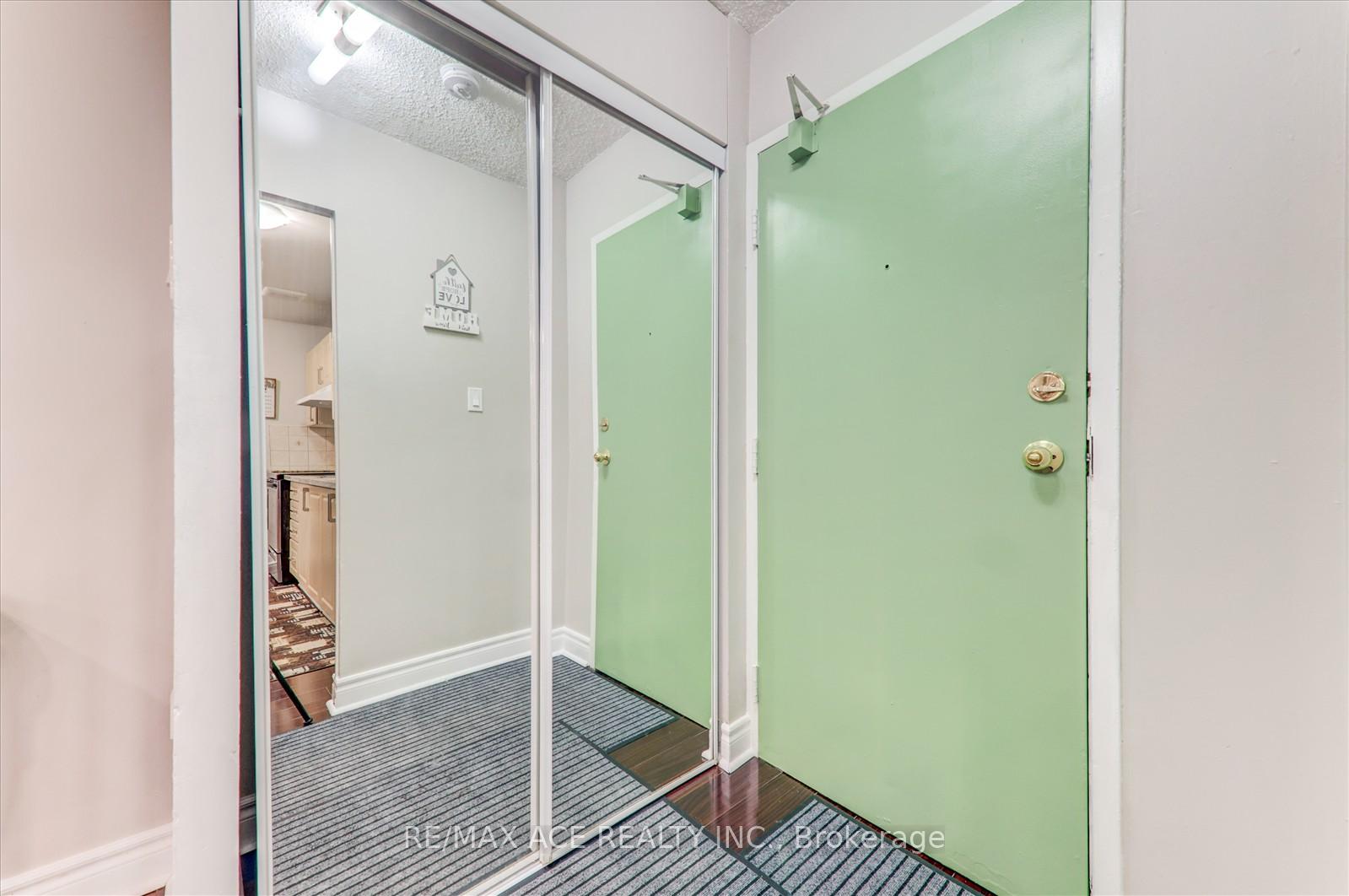 3 Bedrooms Condo at 100 Mornelle, Toronto For sale