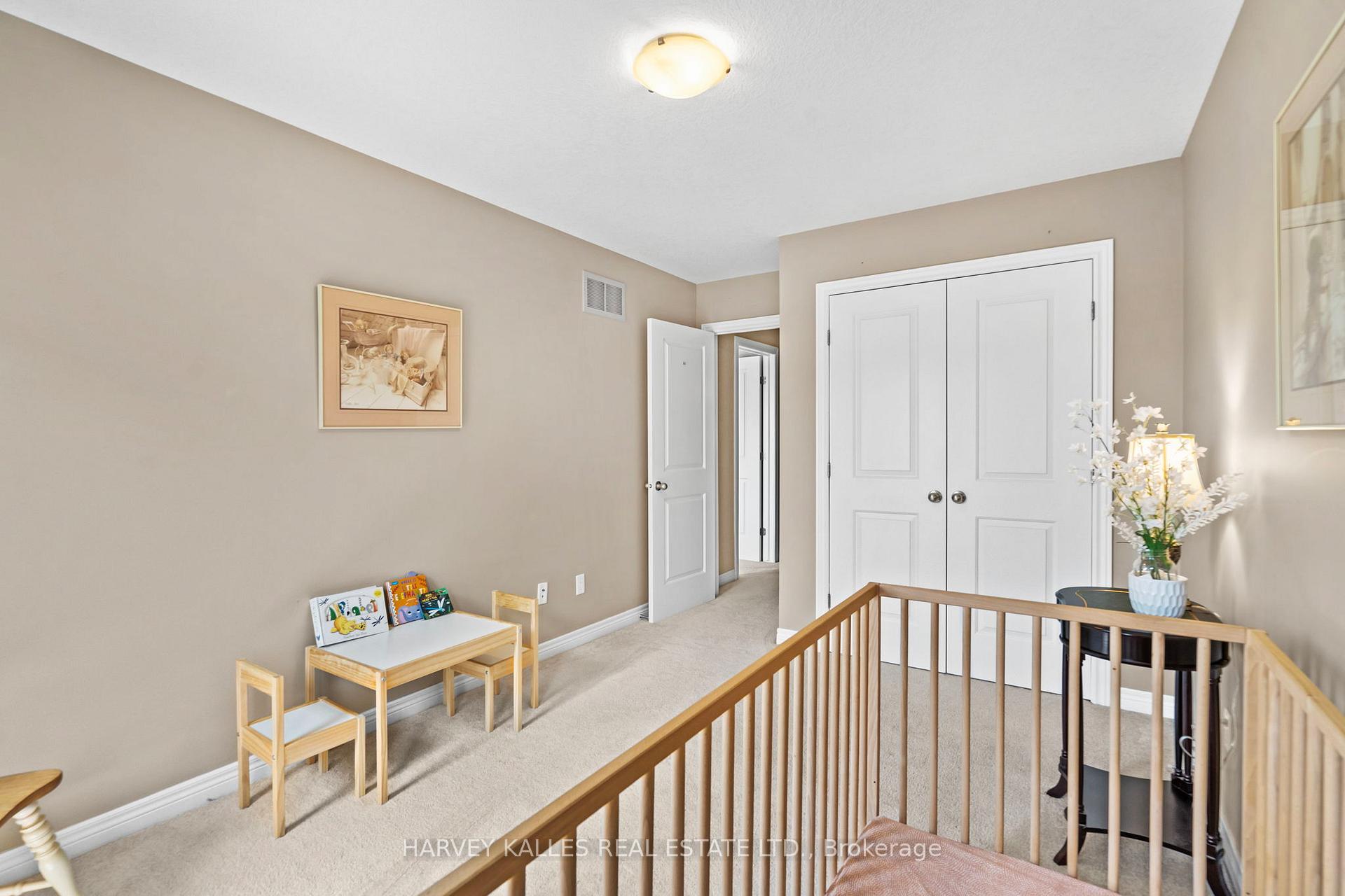 3 Bedrooms Condo at 3003 Glover, Burlington For sale