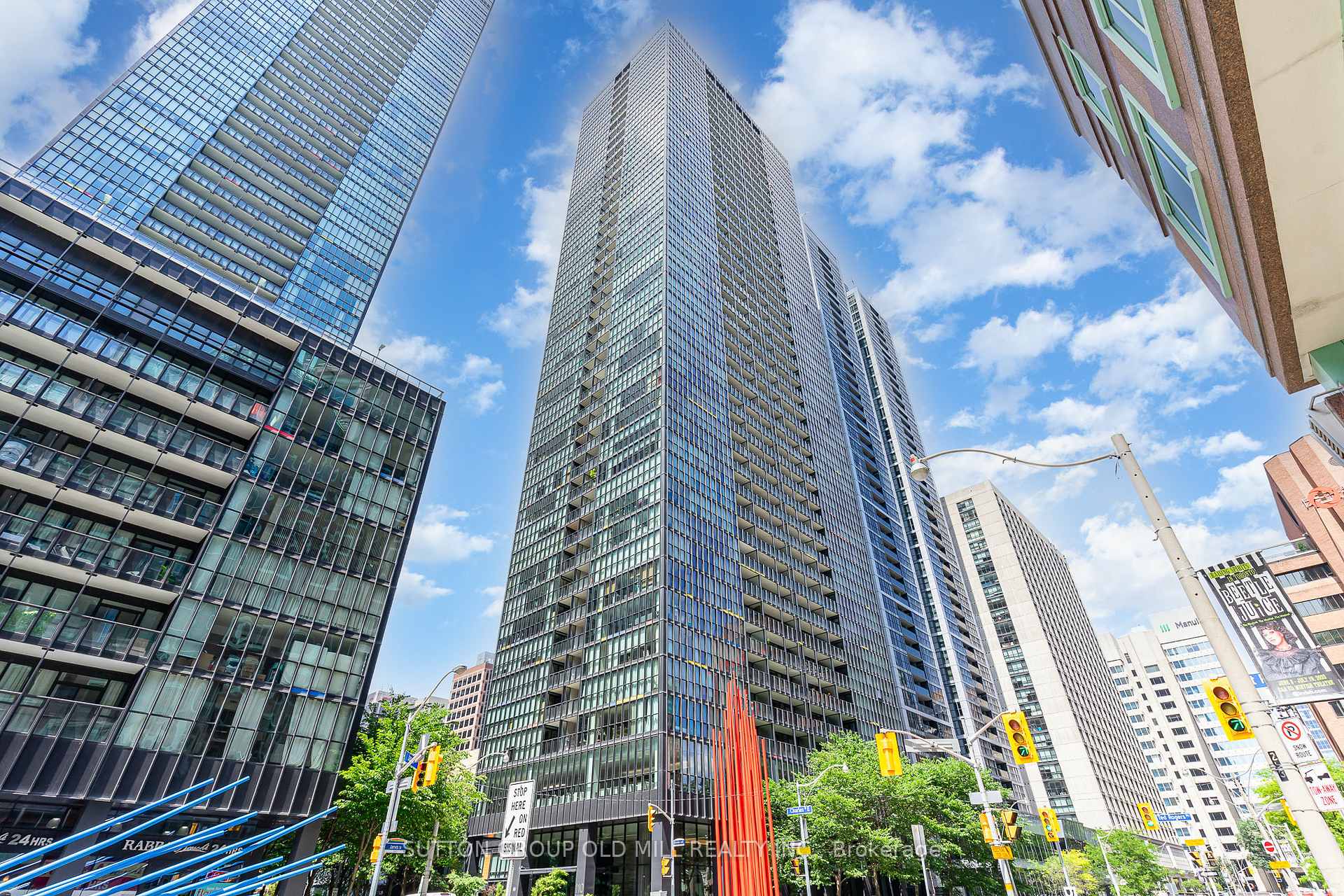 2 Bedrooms Condo at 110 Charles, Toronto For sale