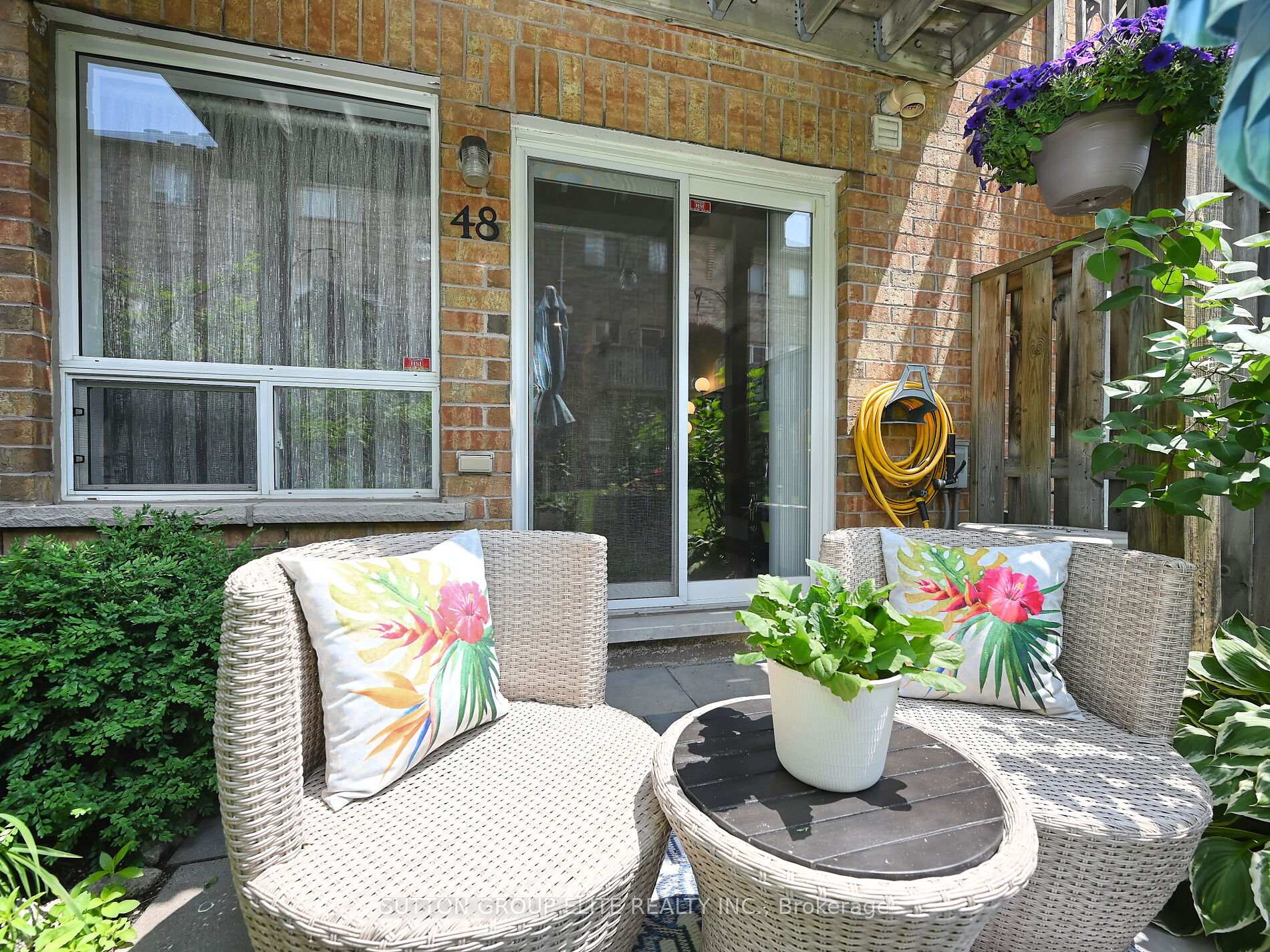 3 Bedrooms Condo at 601 Shoreline, Mississauga For sale