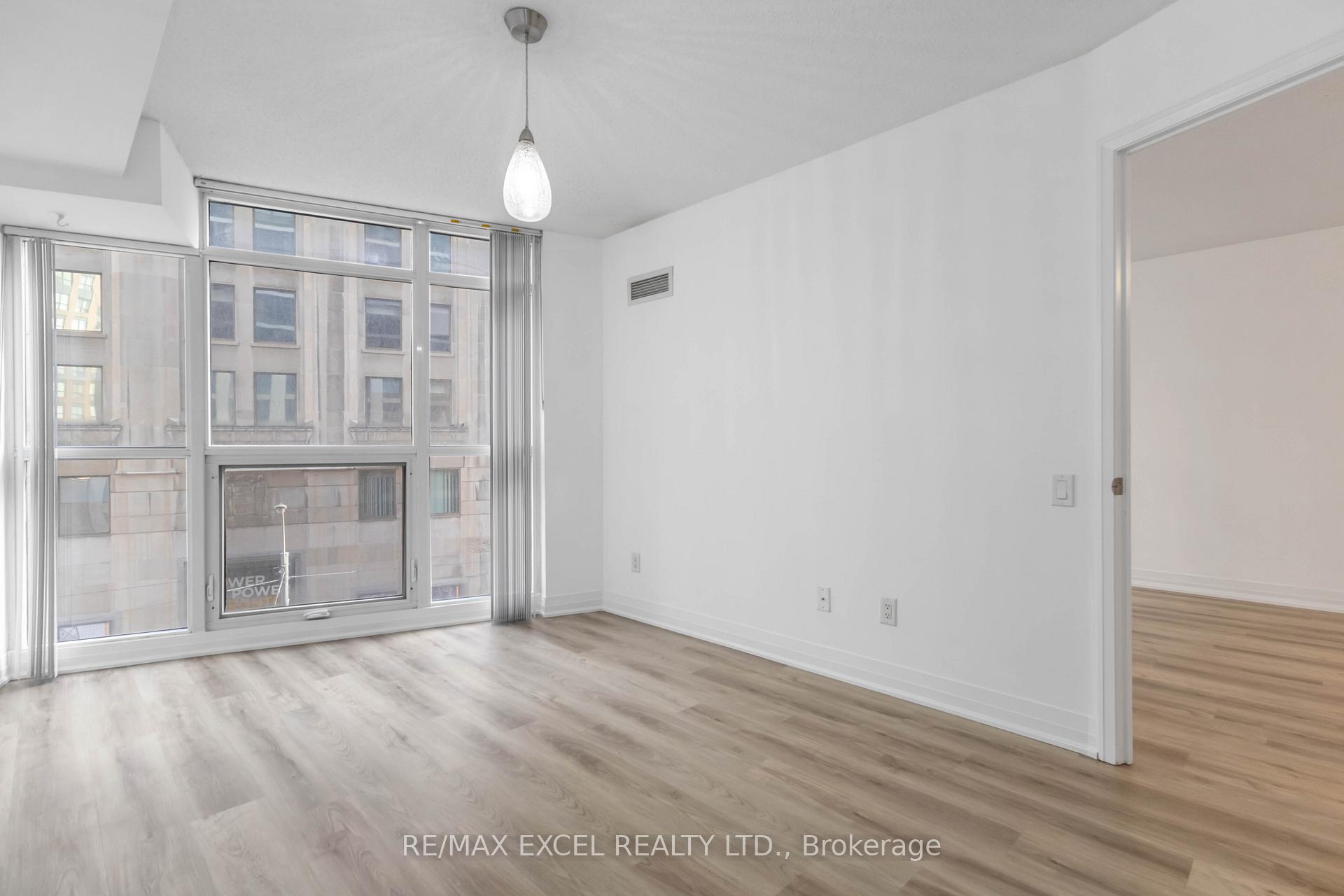 2 Bedrooms Condo at 21 Carlton, Toronto For sale
