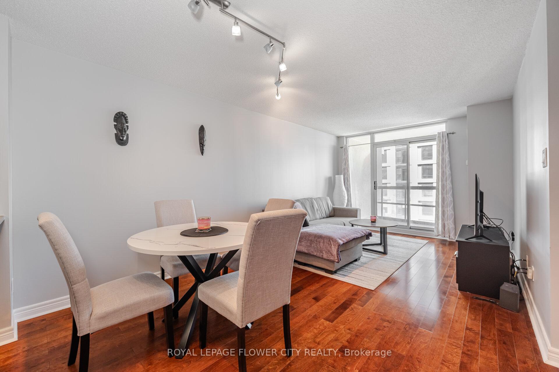 2 Bedrooms Condo at 156 Enfield, Mississauga For sale