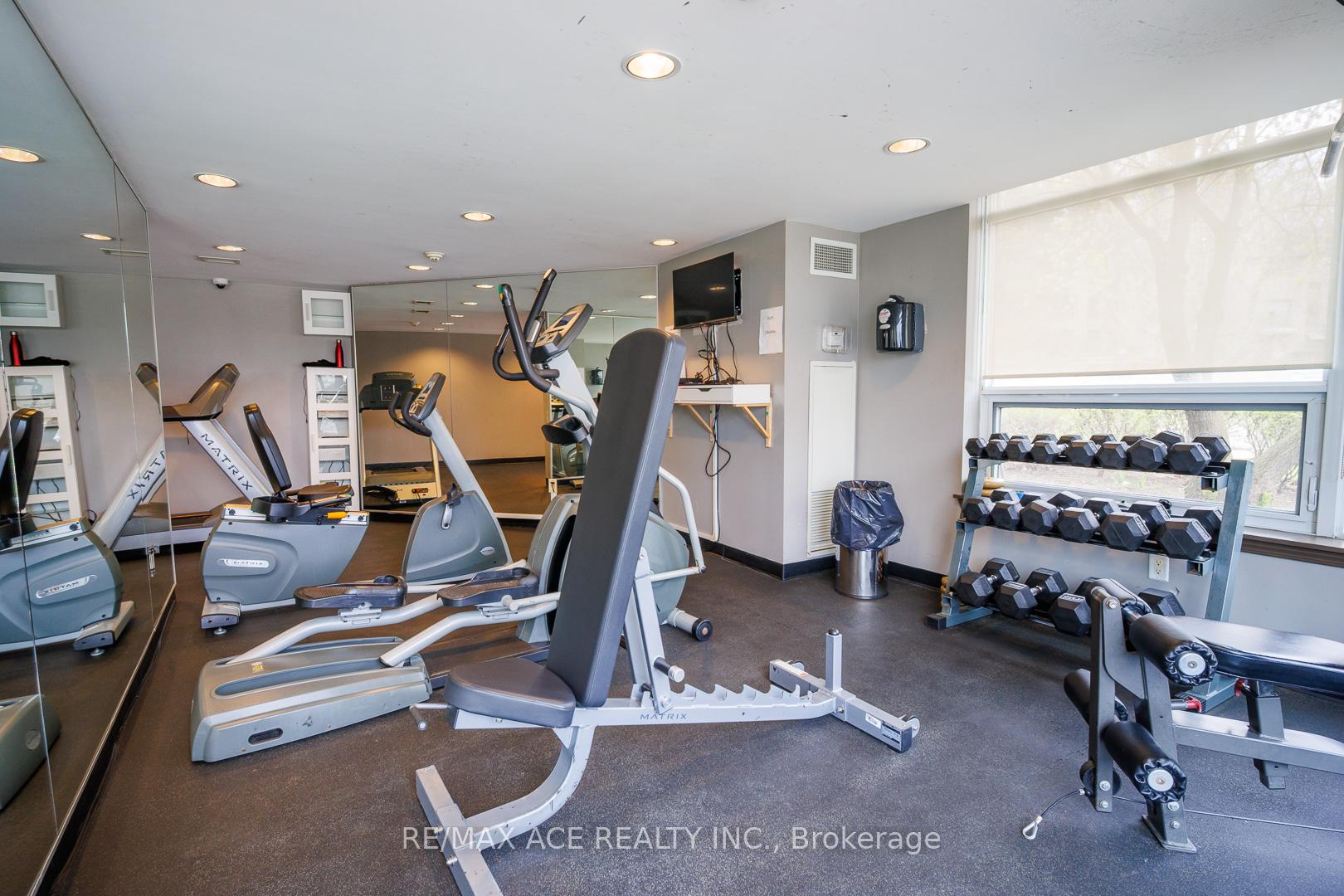 2 Bedrooms Condo at 18 Valley Woods, Toronto For sale