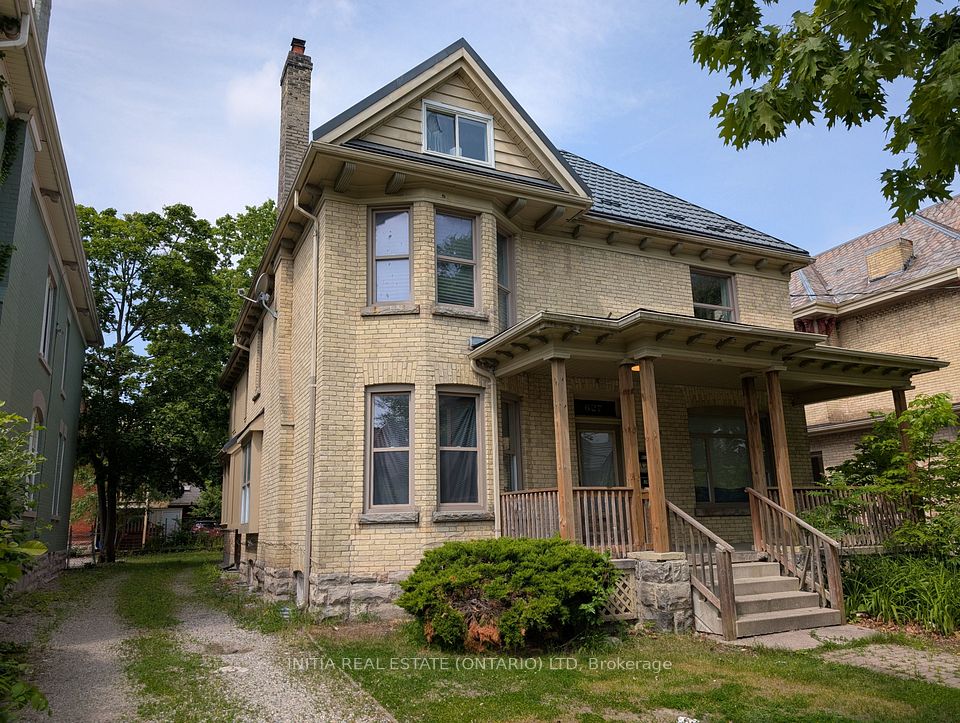 627 Wellington