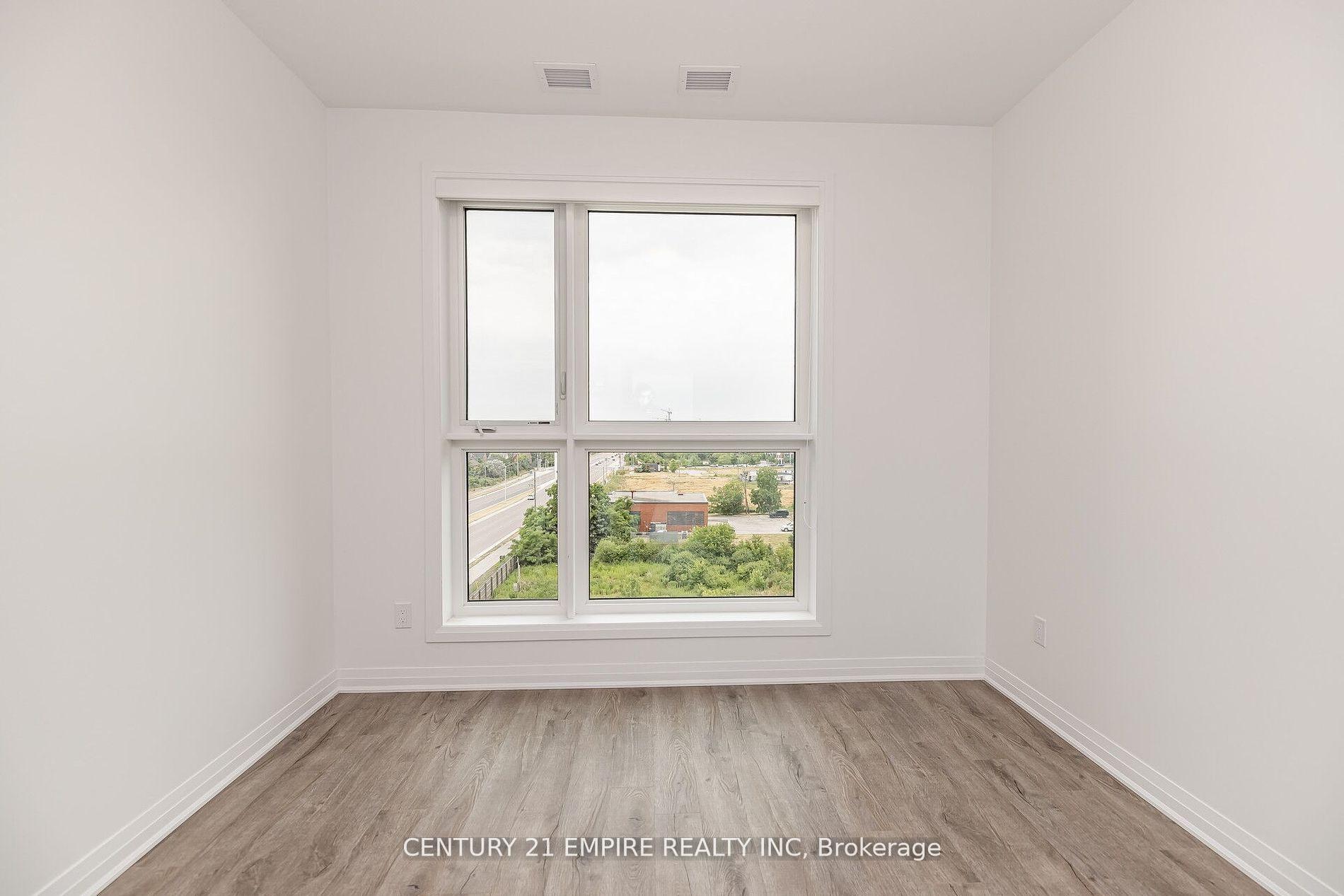 2 Bedrooms Condo at 95 Dundas,  Oakville For sale