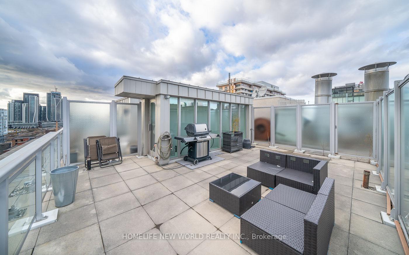 3 Bedrooms Condo at 38 Niagara,  Toronto For sale