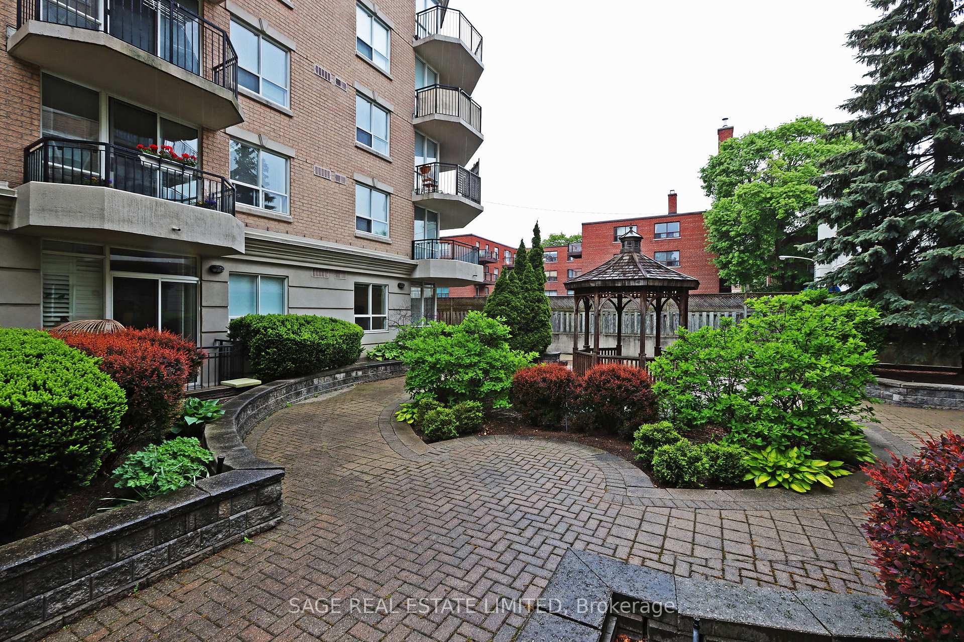 2 Bedrooms Condo at 55 Lorindale, Toronto For sale