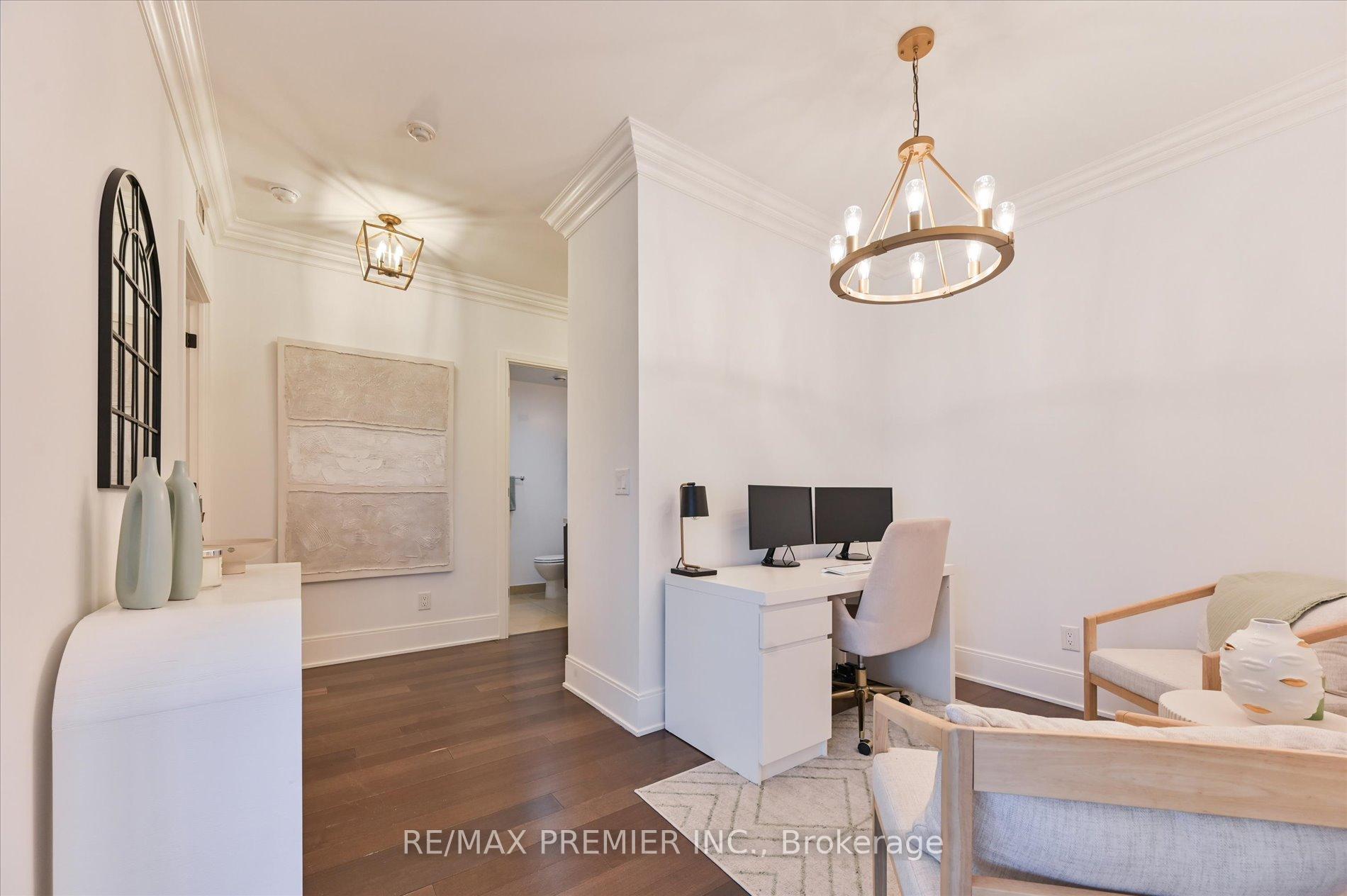 3 Bedrooms Condo at 25 Broadway, Toronto For sale