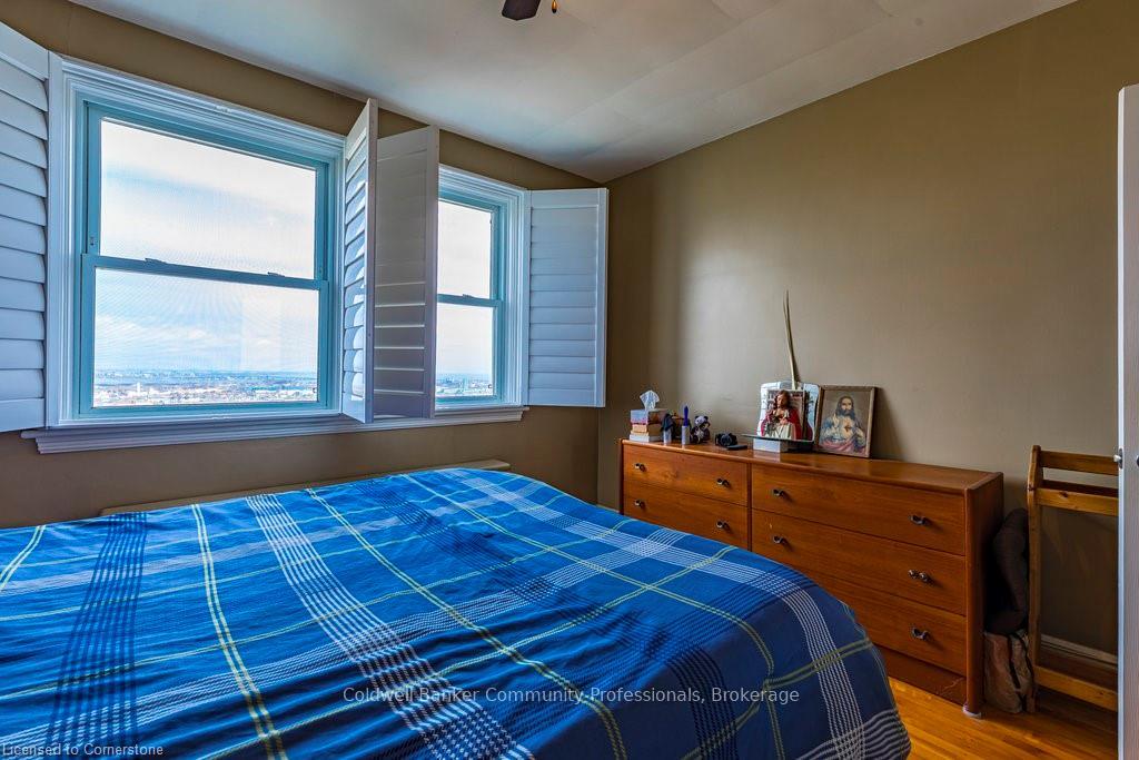 2 Bedrooms Co-op at 5 East 36th,  Hamilton For sale