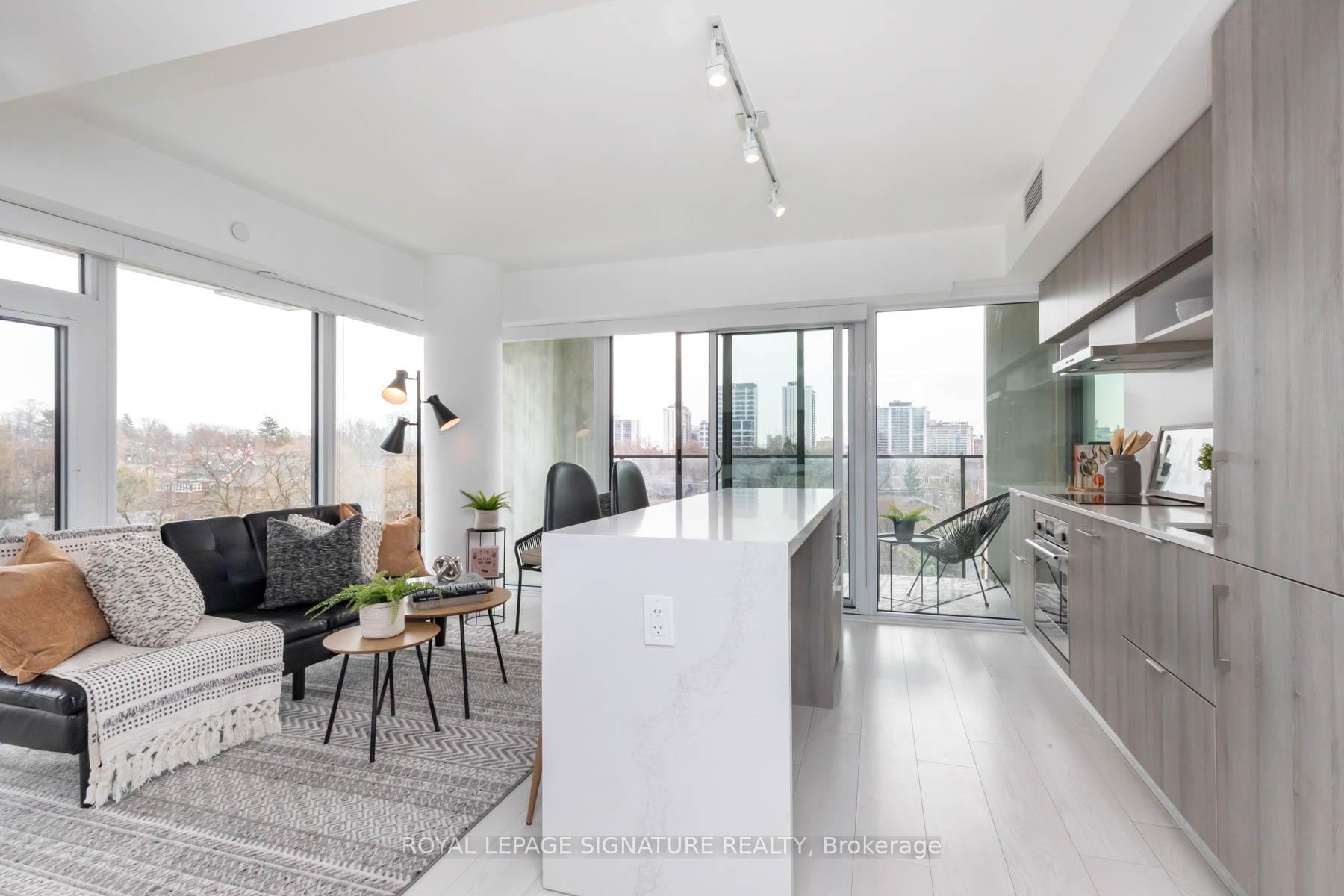 2 Bedrooms Condo at 8 Hillsdale, Toronto For sale