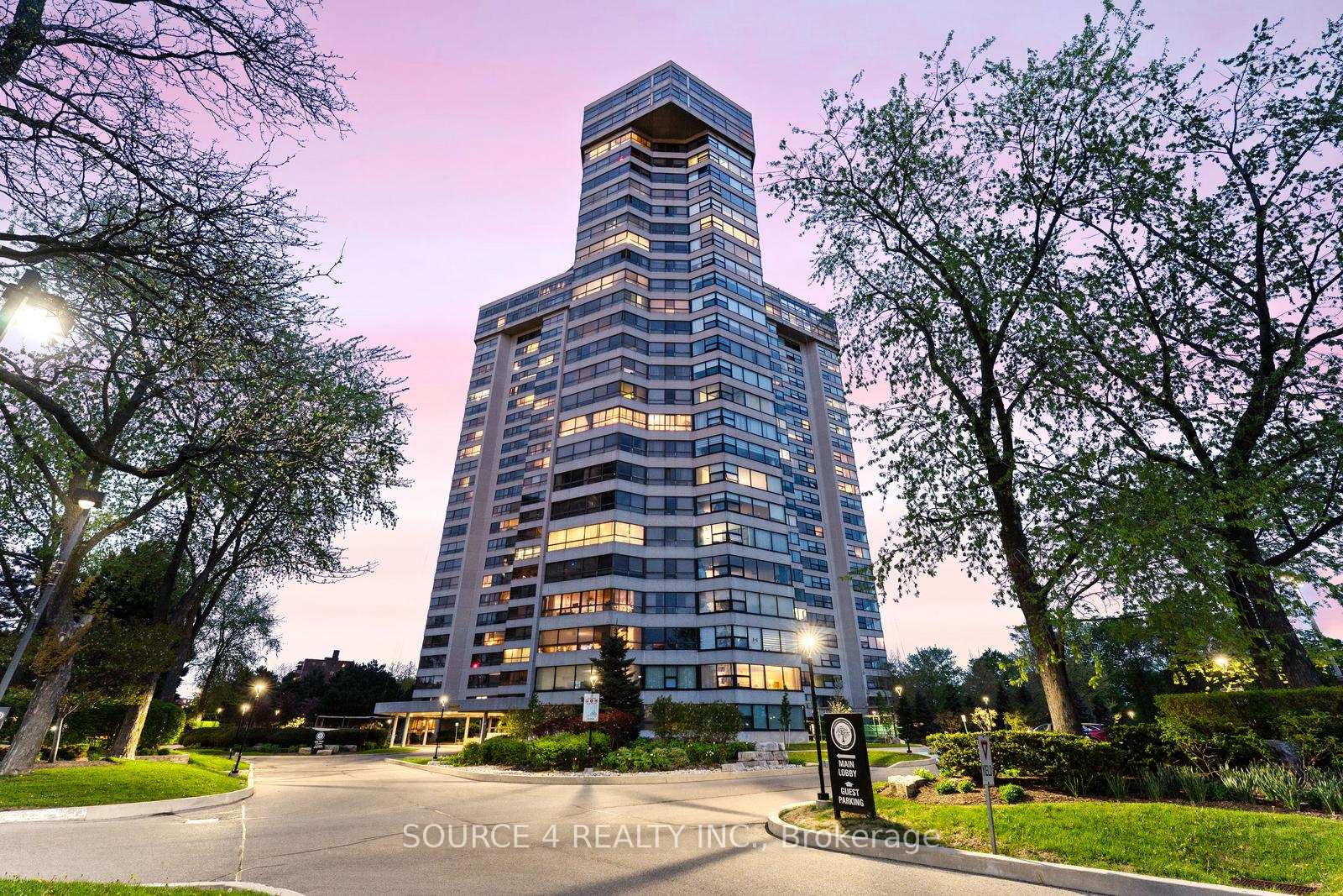 4 Bedrooms Condo at 1300 Bloor, Mississauga For sale