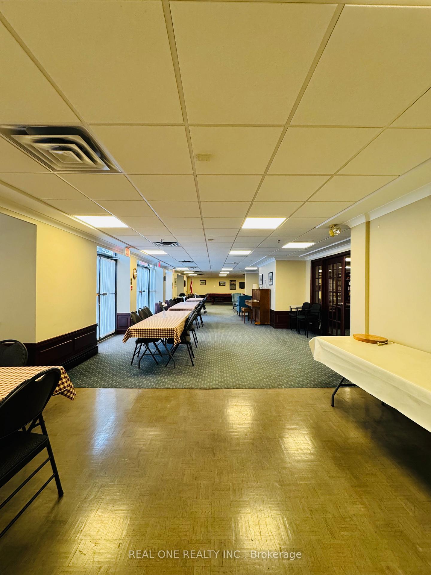 2 Bedrooms Condo at 2199 Sixth, Oakville For sale