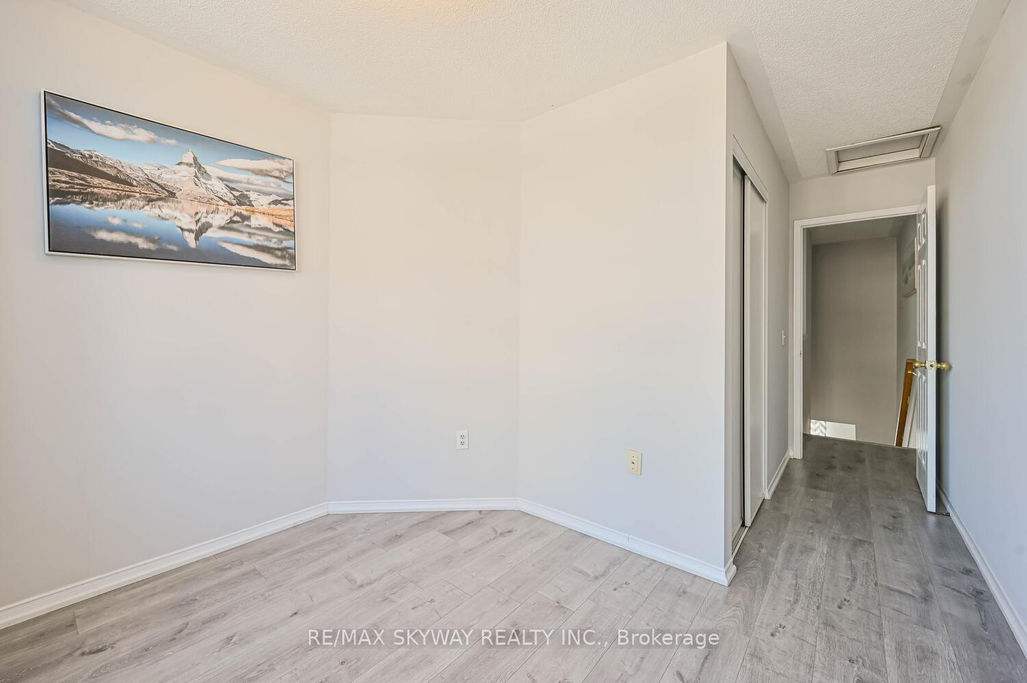 3 Bedrooms Condo at 50 Strathaven,  Mississauga For sale