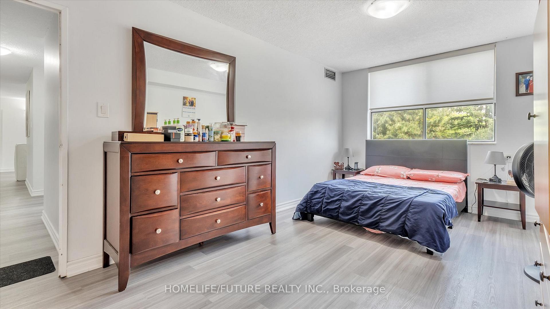 2 Bedrooms Condo at 10 Stonehill, Toronto For sale