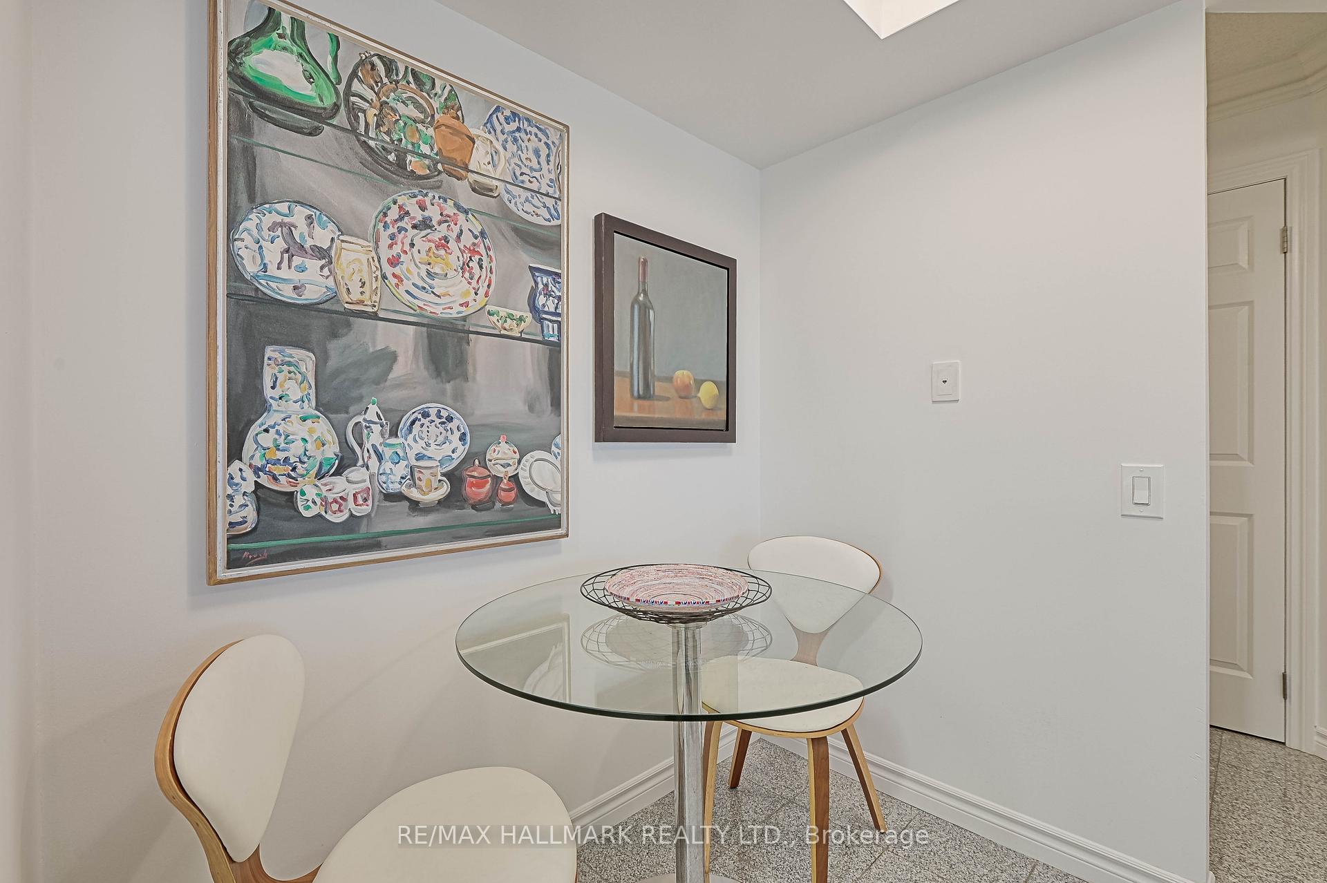 2 Bedrooms Condo at 388 Bloor, Toronto For sale
