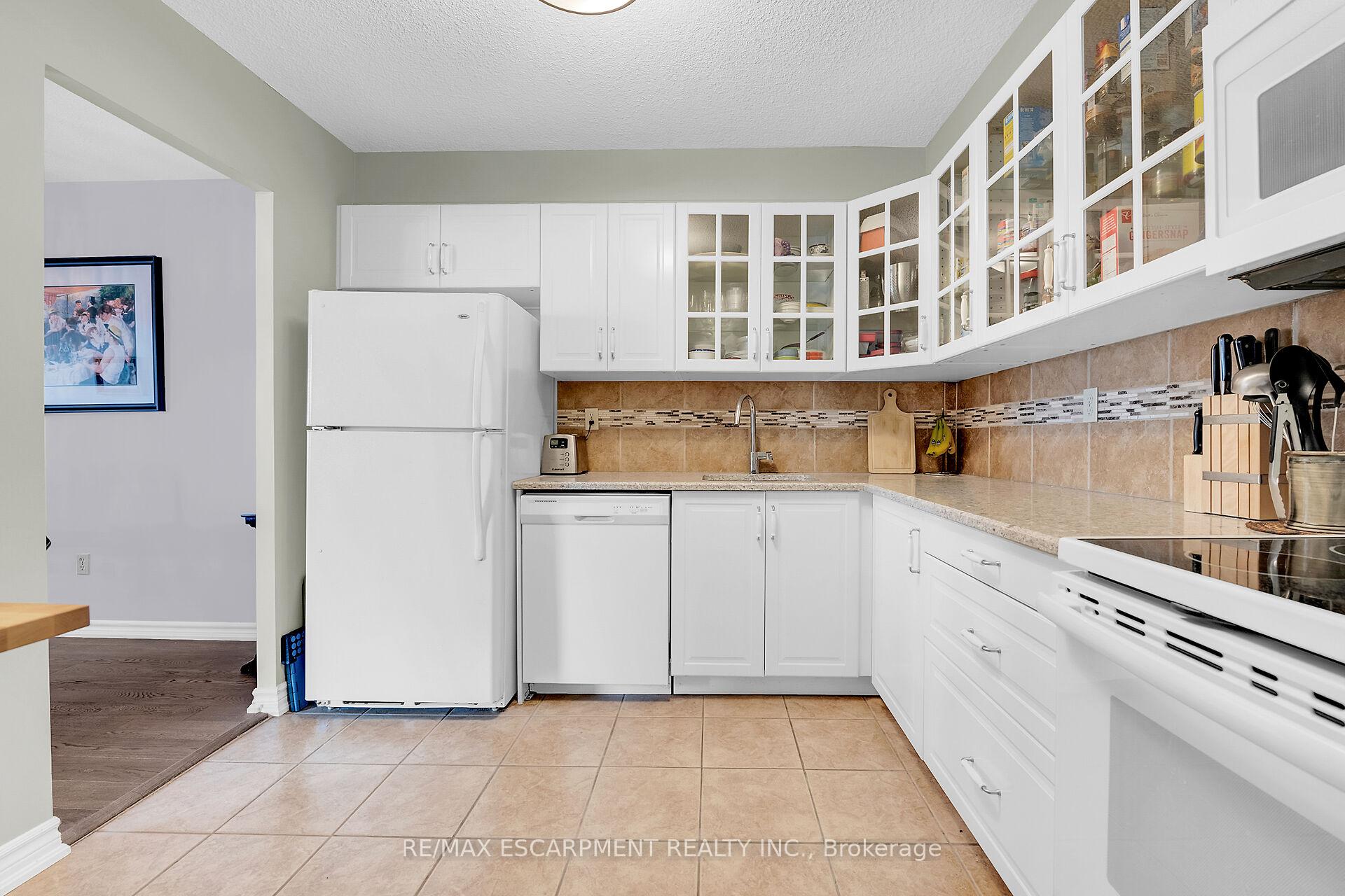 3 Bedrooms Condo at 301 Frances, Hamilton For sale