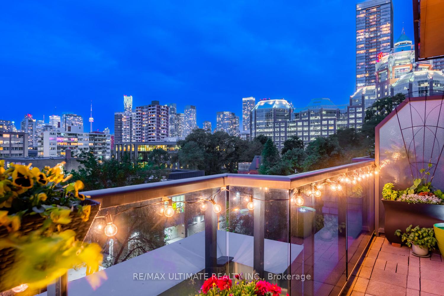 2 Bedrooms Condo at 28 Linden, Toronto For sale