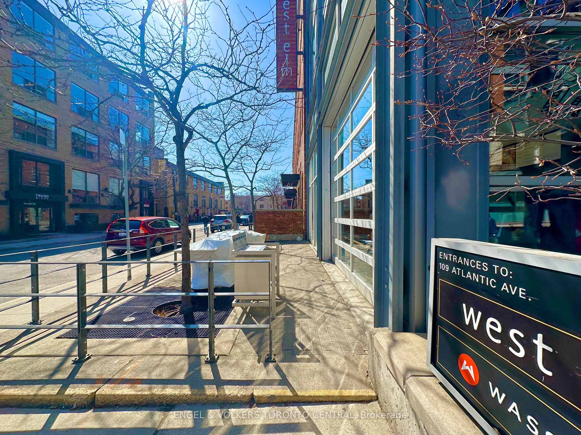 2 Bedrooms Condo at 12 Sudbury, Toronto For sale