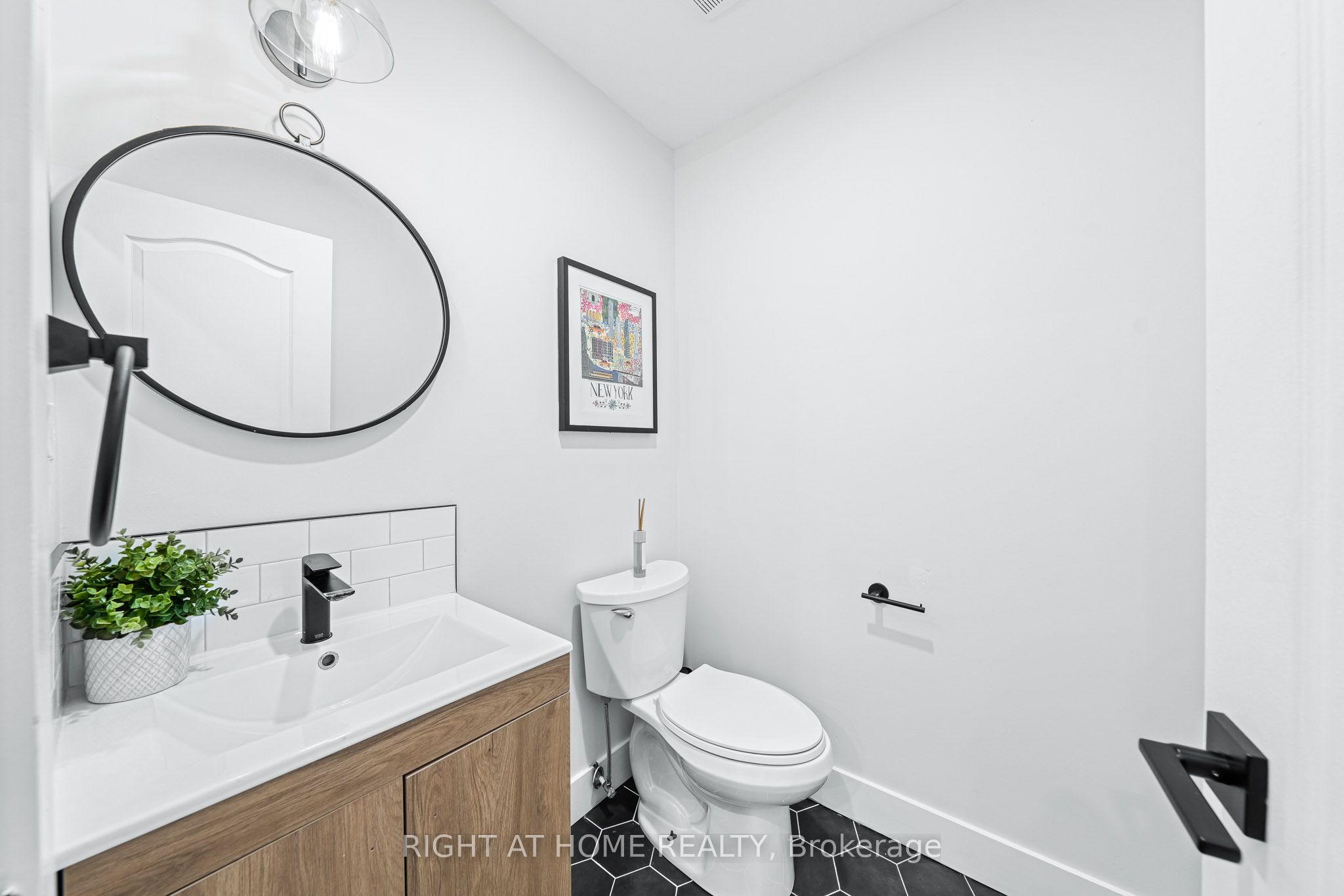 8777 Dufferin Street, #13