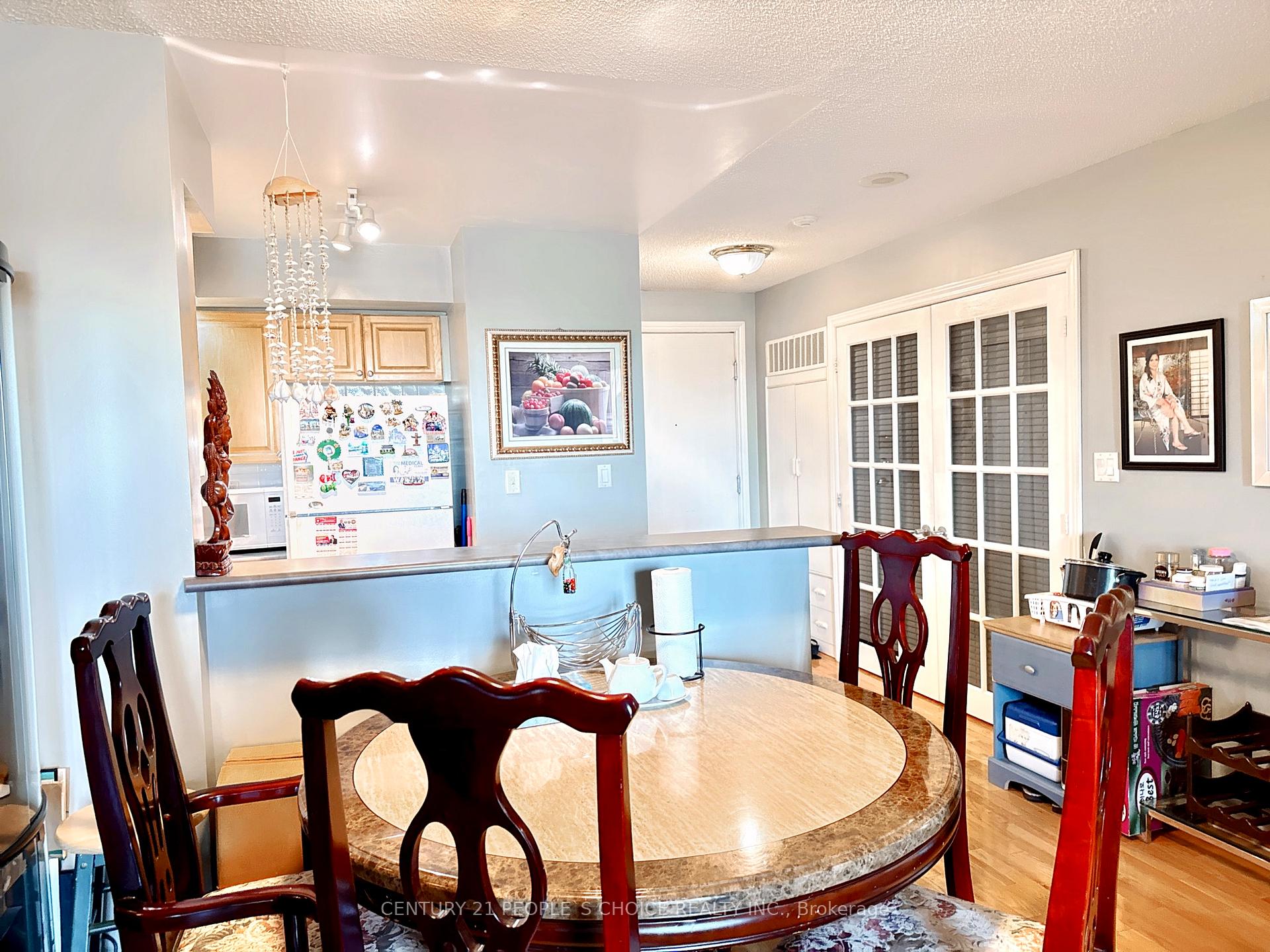 3 Bedrooms Co-op at 123 Omni, Toronto For sale