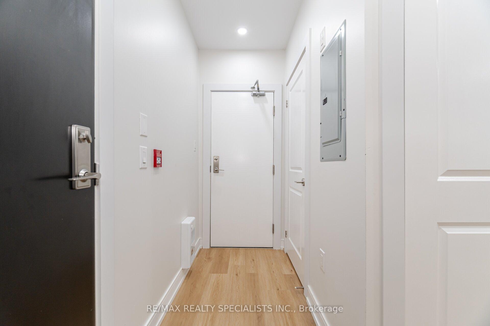 2 Bedrooms Condo at 2326 TAUNTON, Oakville For sale