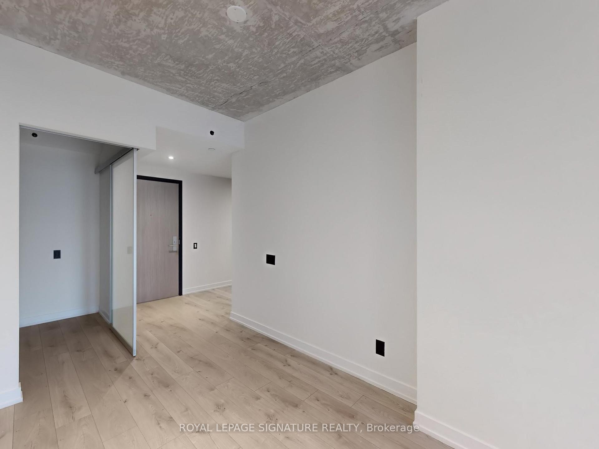 2 Bedrooms Condo at 161 Roehampton, Toronto For sale
