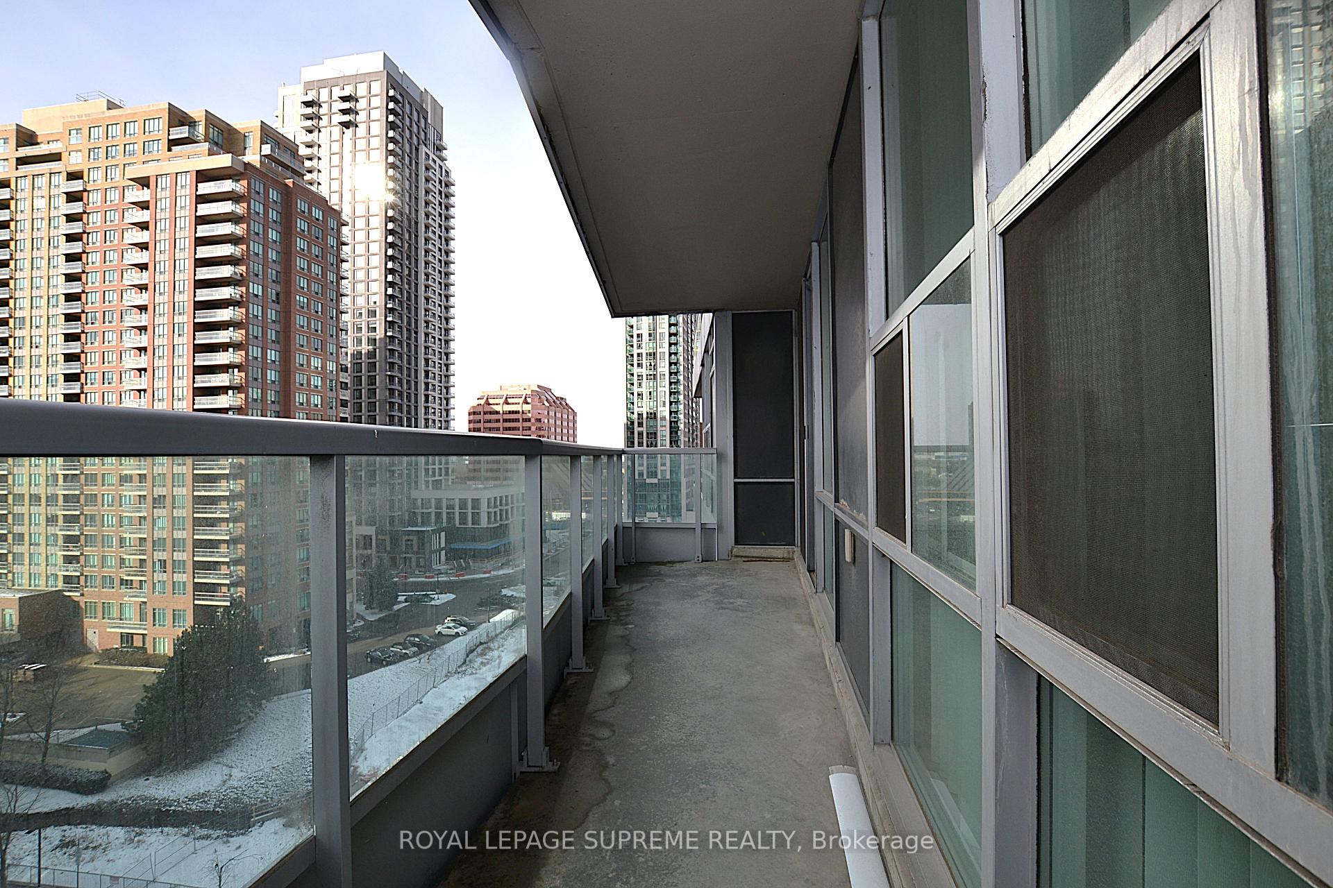 2 Bedrooms Condo at 1 Elm, Mississauga For sale