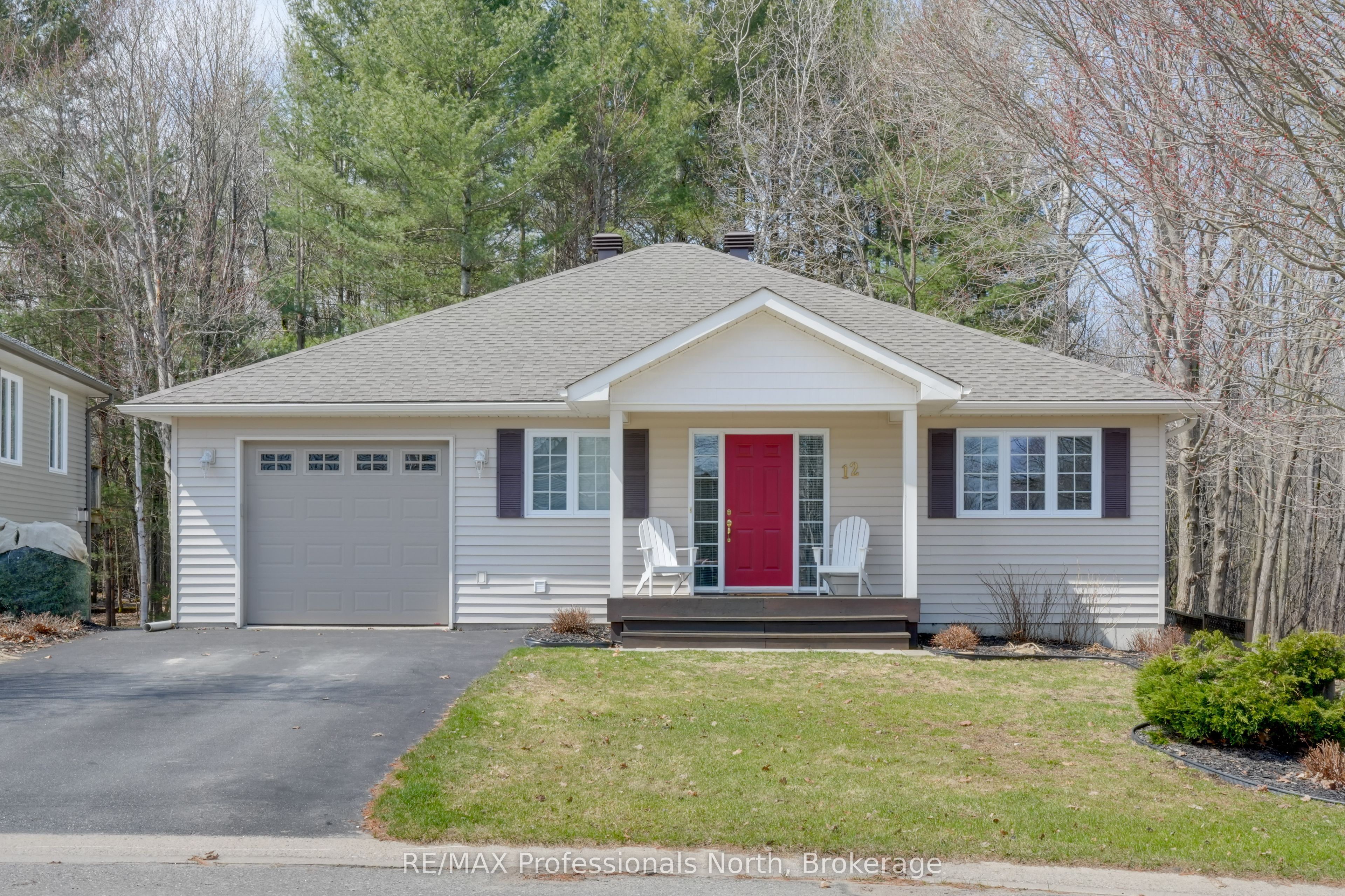 12 Heritage Crescent, Huntsville, ON P1H 1S9