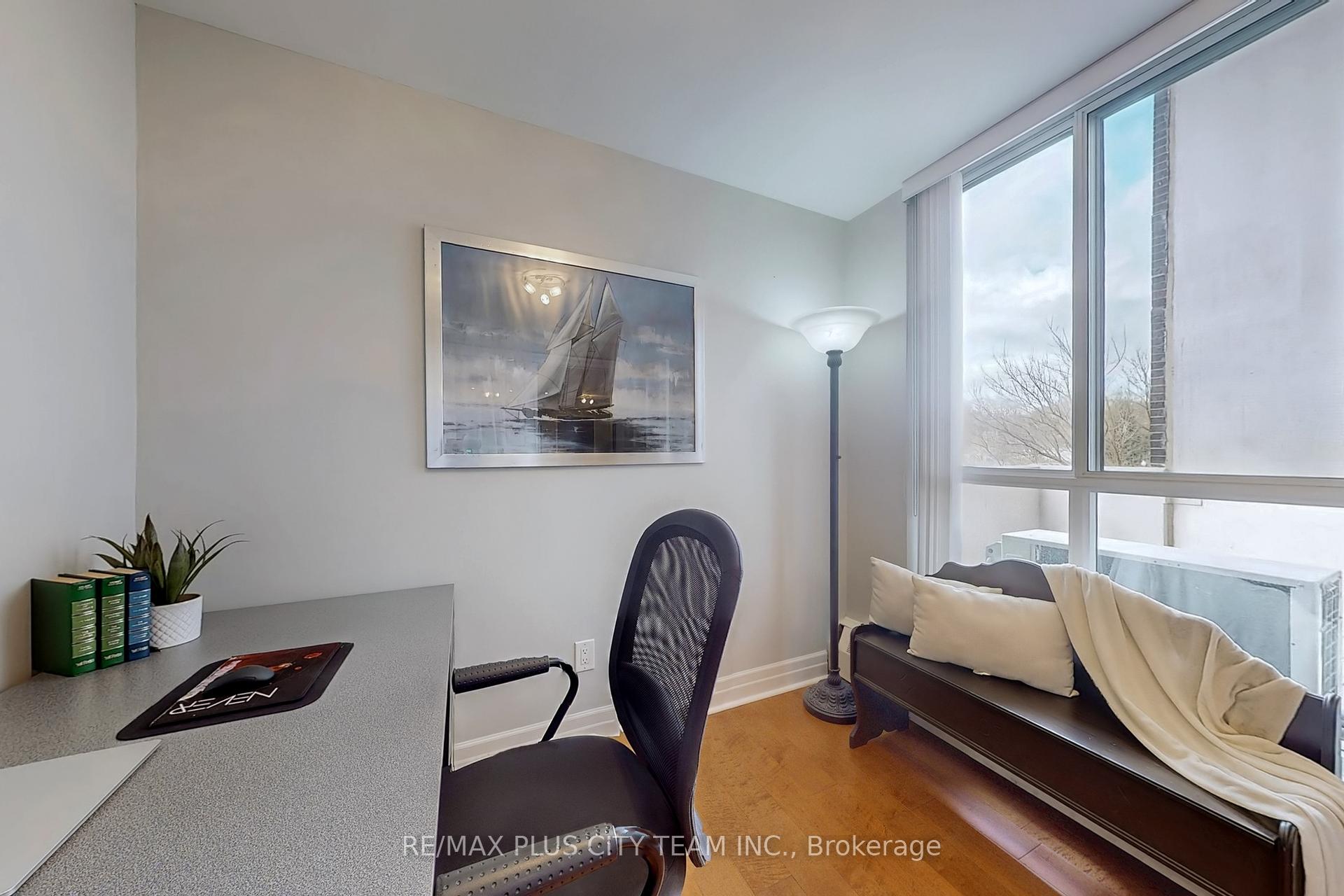 4 Bedrooms Condo at 35 Ormskirk, Toronto For sale
