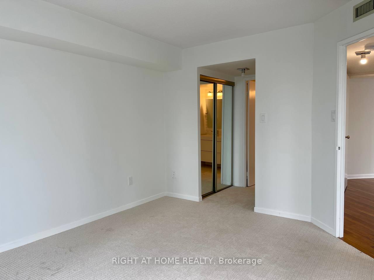 2 Bedrooms Condo at 1001 Bay, Toronto For sale