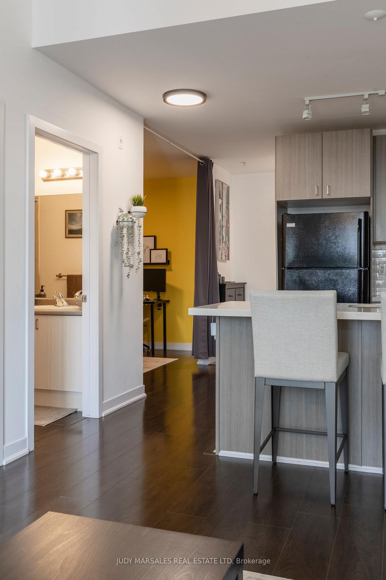 1 Bedroom Condo at 85 Robinson, Hamilton For sale