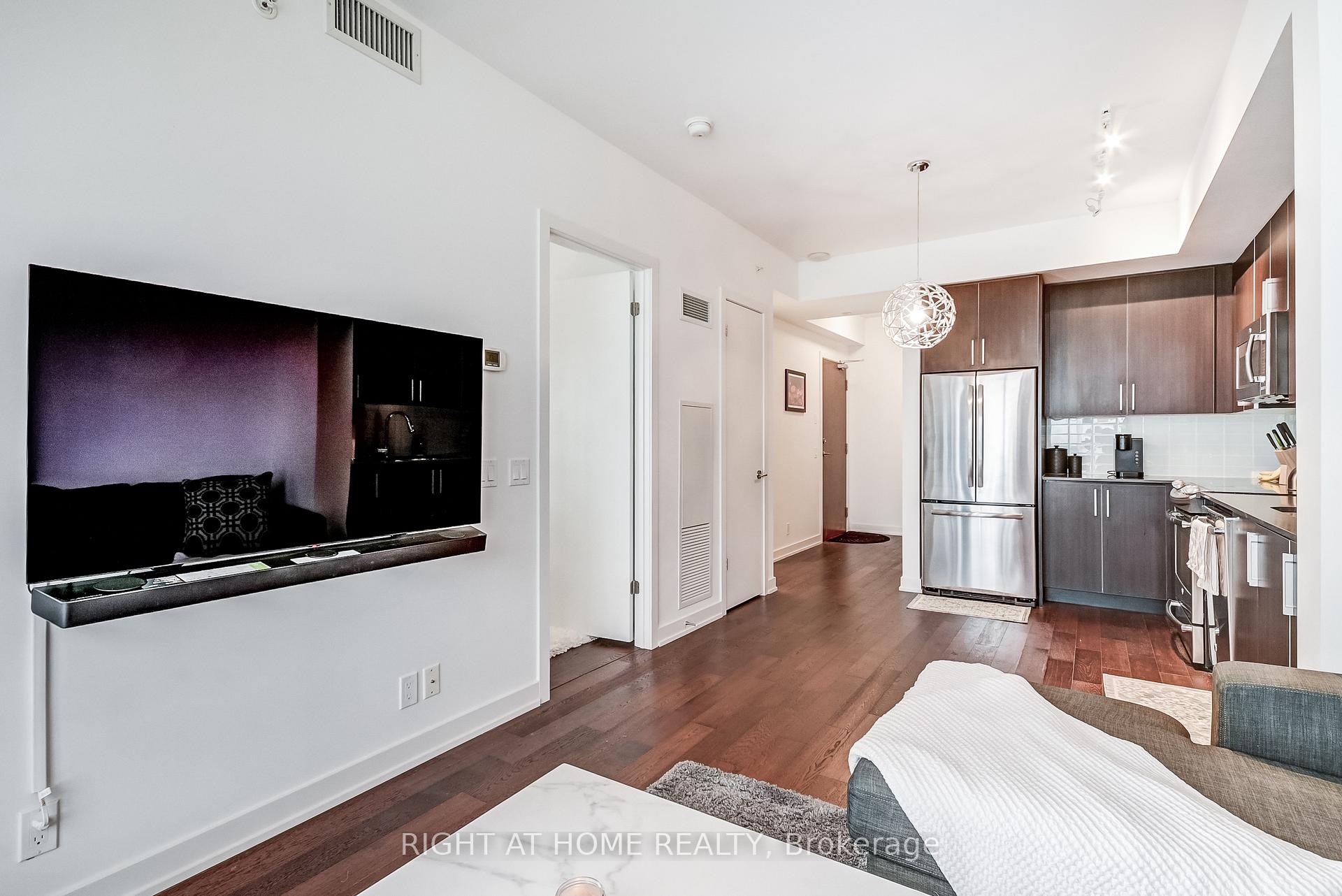2 Bedrooms Condo at 2212 Lake Shore, Toronto For sale