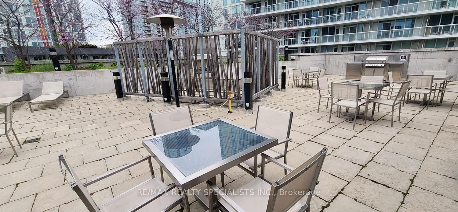 2 Bedrooms Condo at 75 Queens Wharf, Toronto For sale