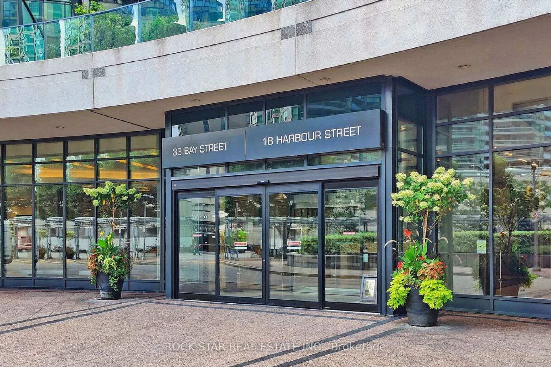 2 Bedrooms Condo at 18 Harbour,  Toronto For sale