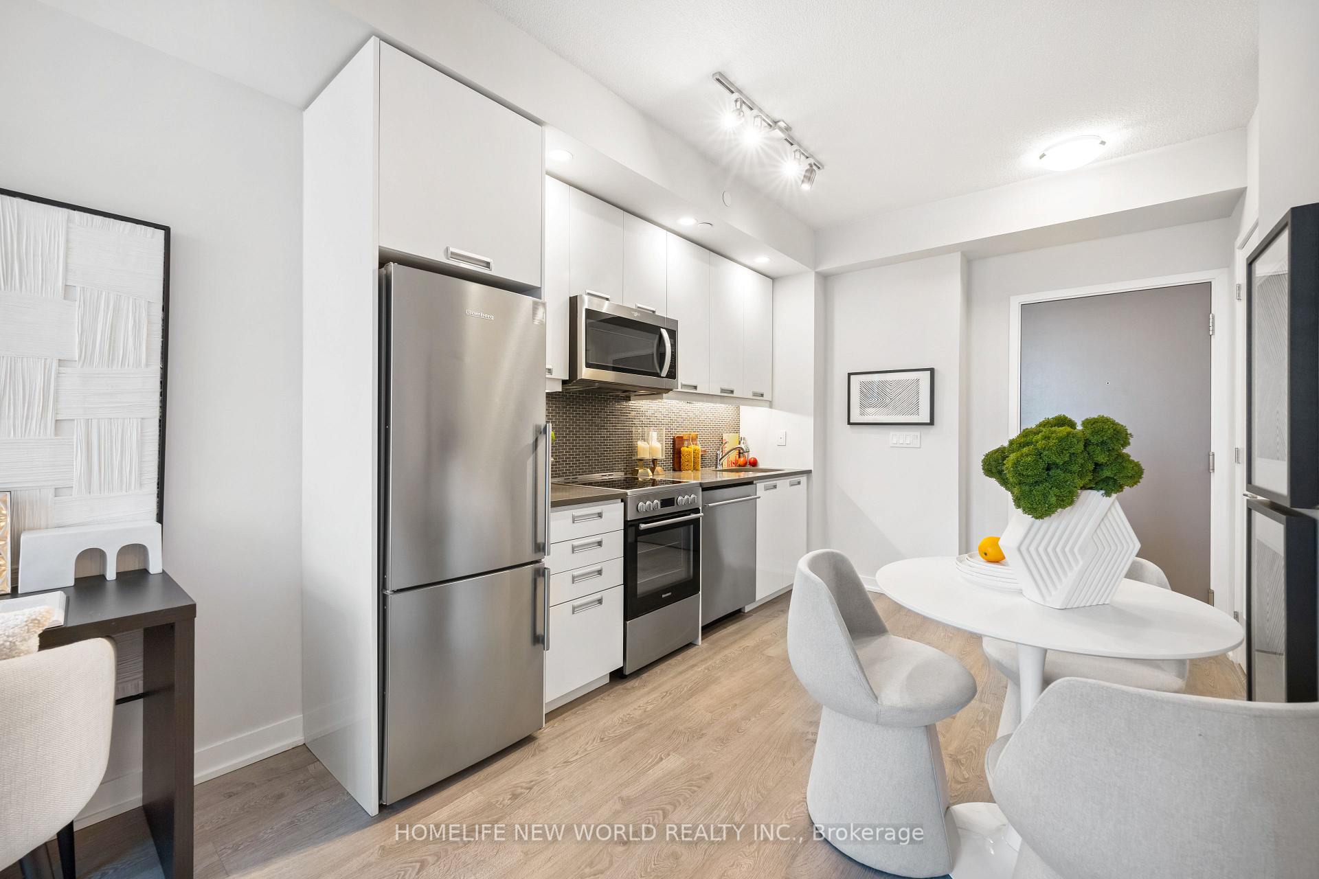 2 Bedrooms Condo at 99 John, Toronto For sale