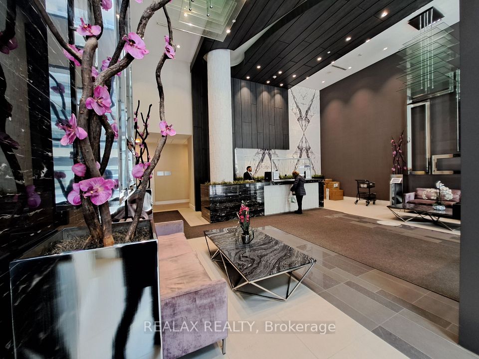 9205 Yonge