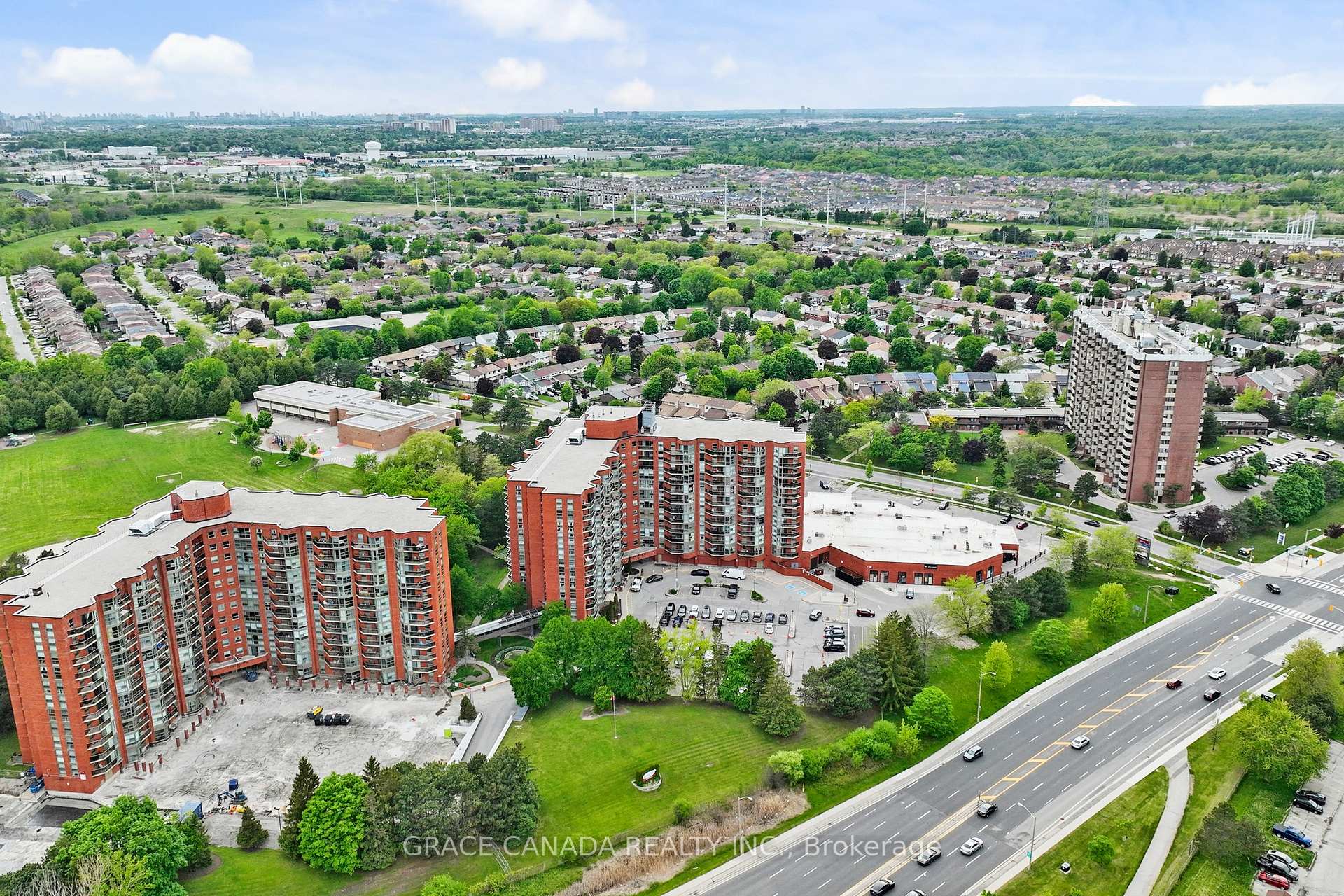 2 Bedrooms Condo at 10 Dean Park, Toronto For sale