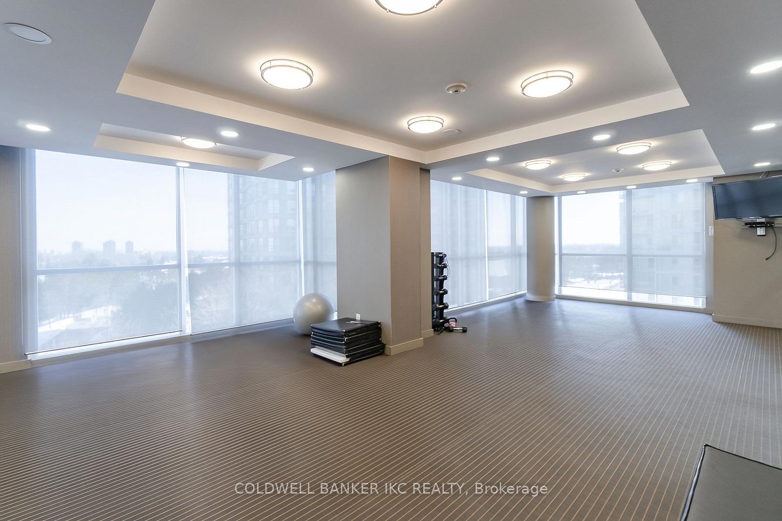 2 Bedrooms Condo at 223 Webb, Mississauga For sale
