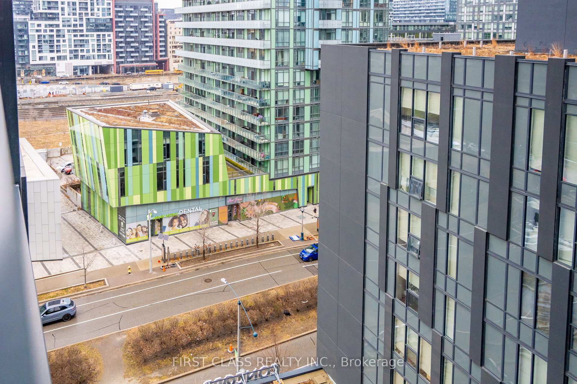 3 Bedrooms Condo at 80 Queens Wharf, Toronto For sale