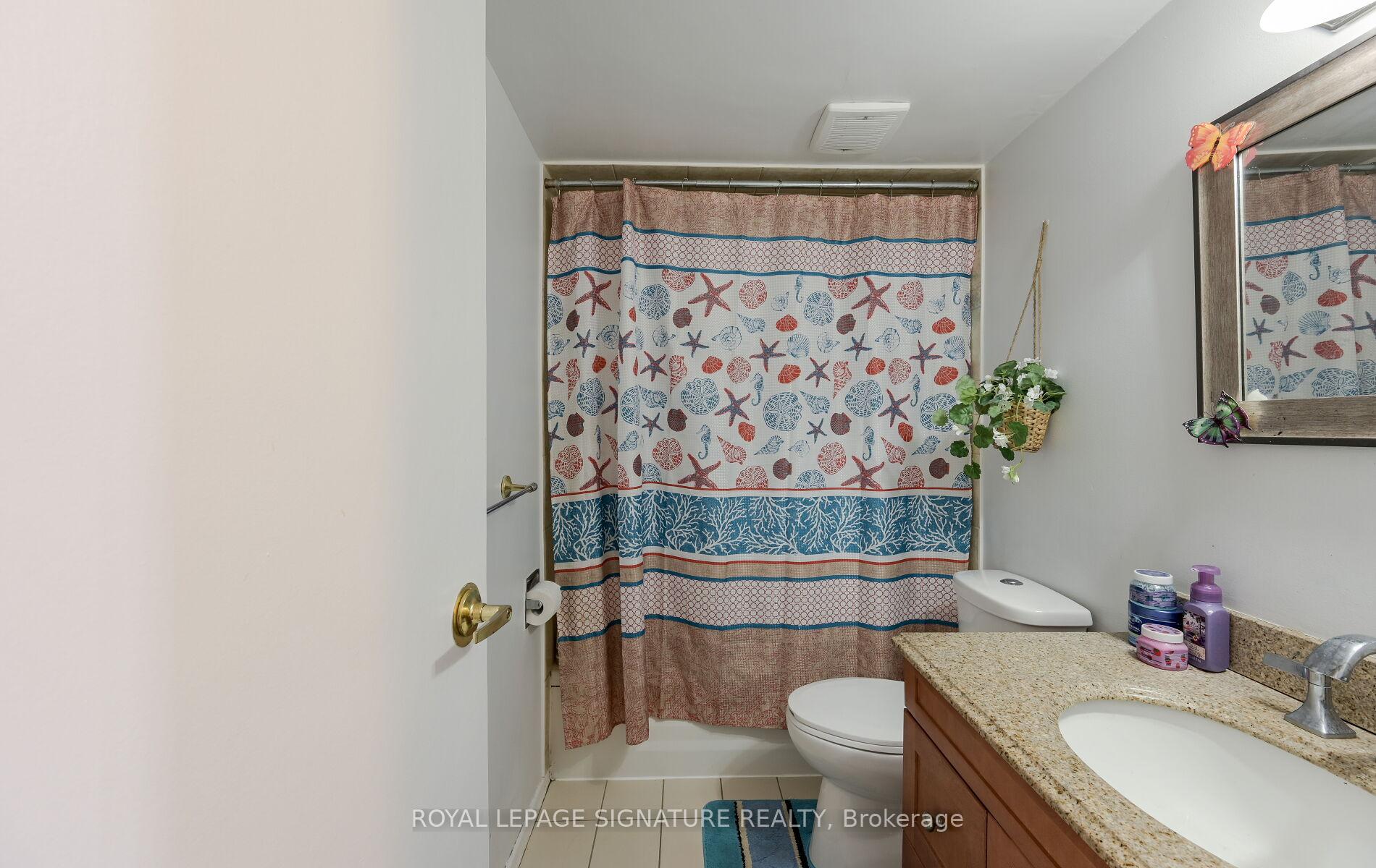 4 Bedrooms Condo at 2323 Confederation, Mississauga For sale