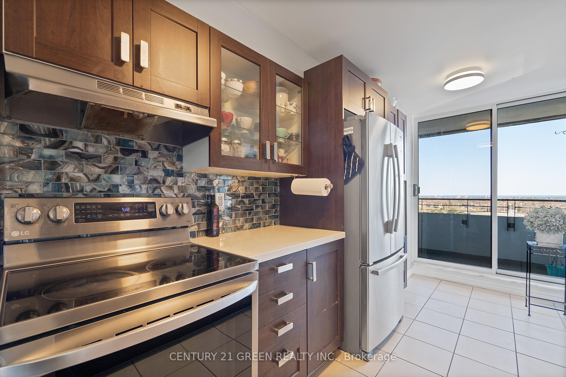4 Bedrooms Condo at 1300 Mississauga Valleys, Mississauga For sale
