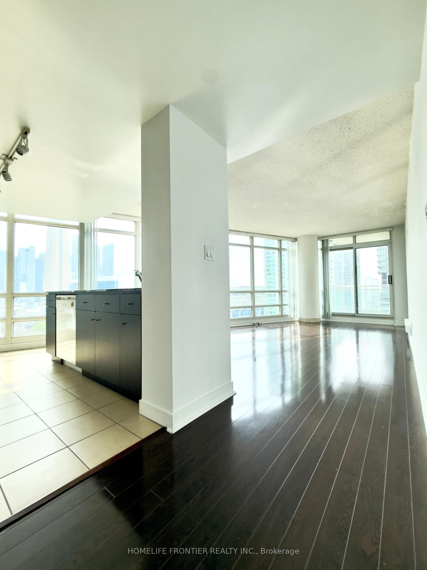 2 Bedrooms Condo at 381 Front, Toronto For sale