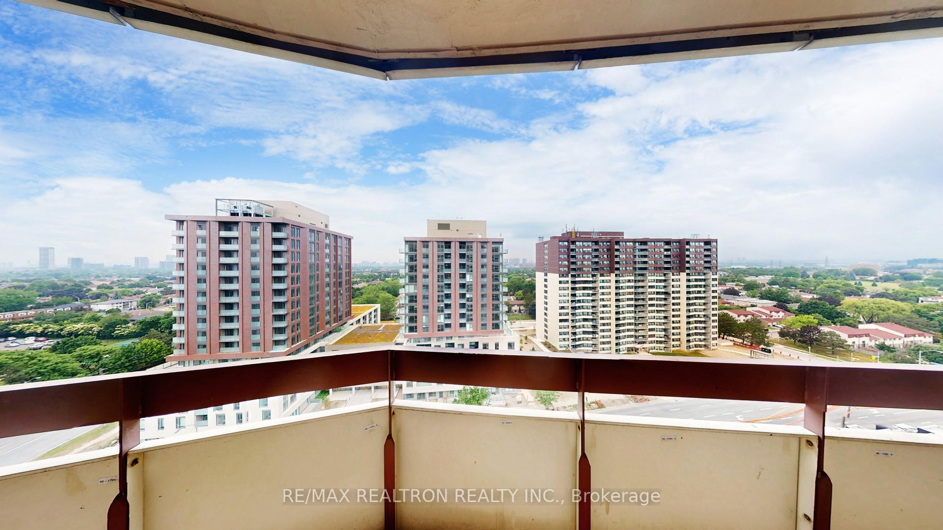 3 Bedrooms Condo at 45 Huntingdale, Toronto For sale
