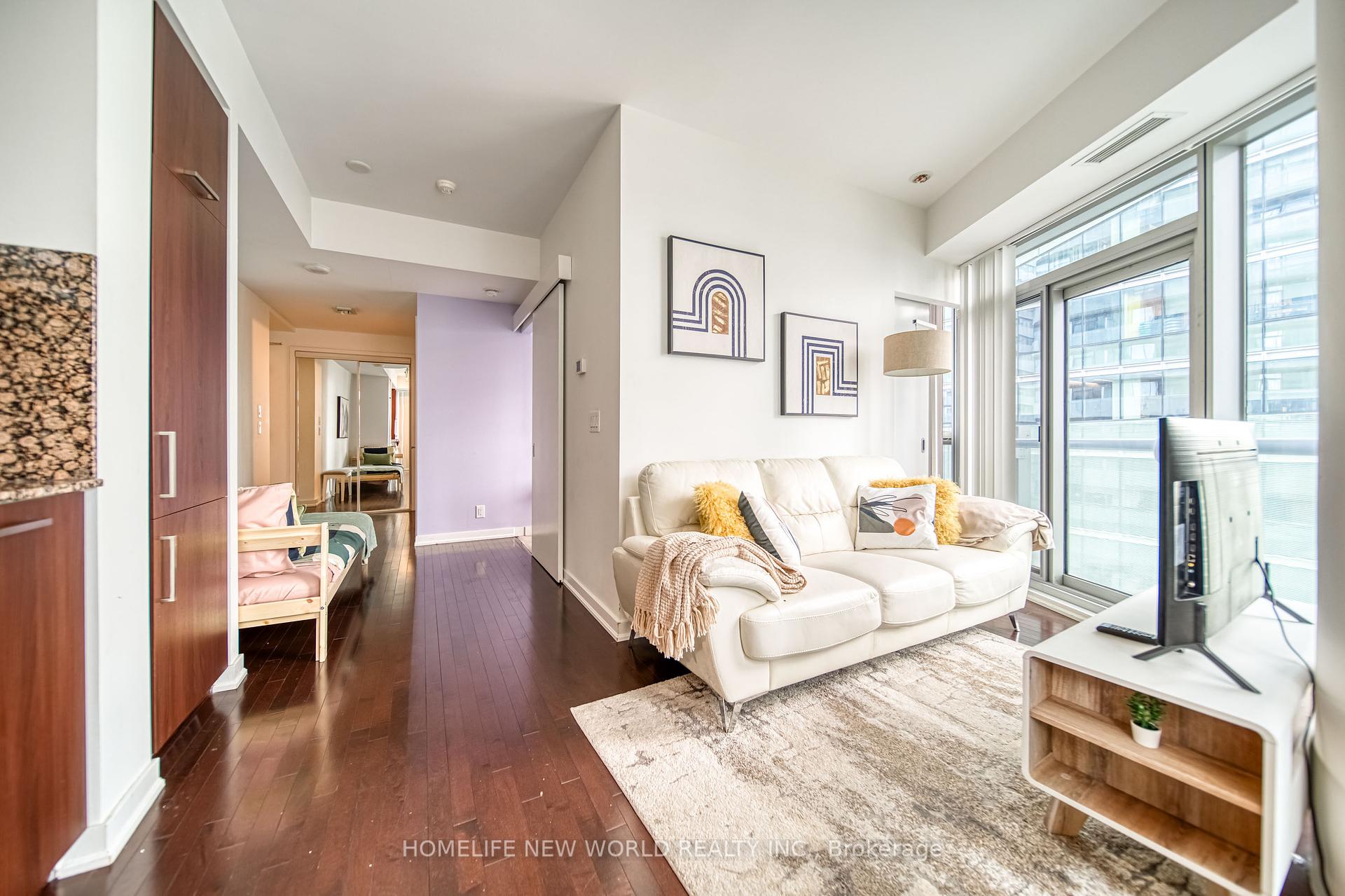 1 Bedroom Condo at 14 York, Toronto For sale