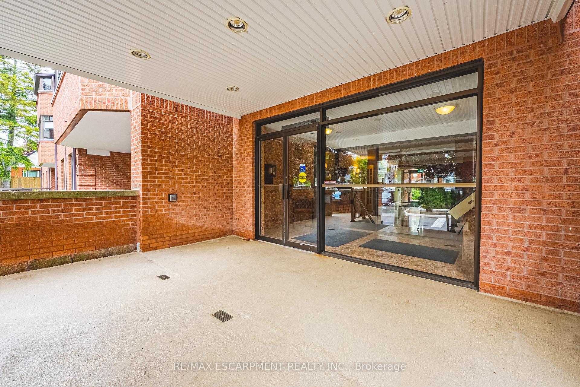 3 Bedrooms Condo at 150 WILSON, Hamilton For sale