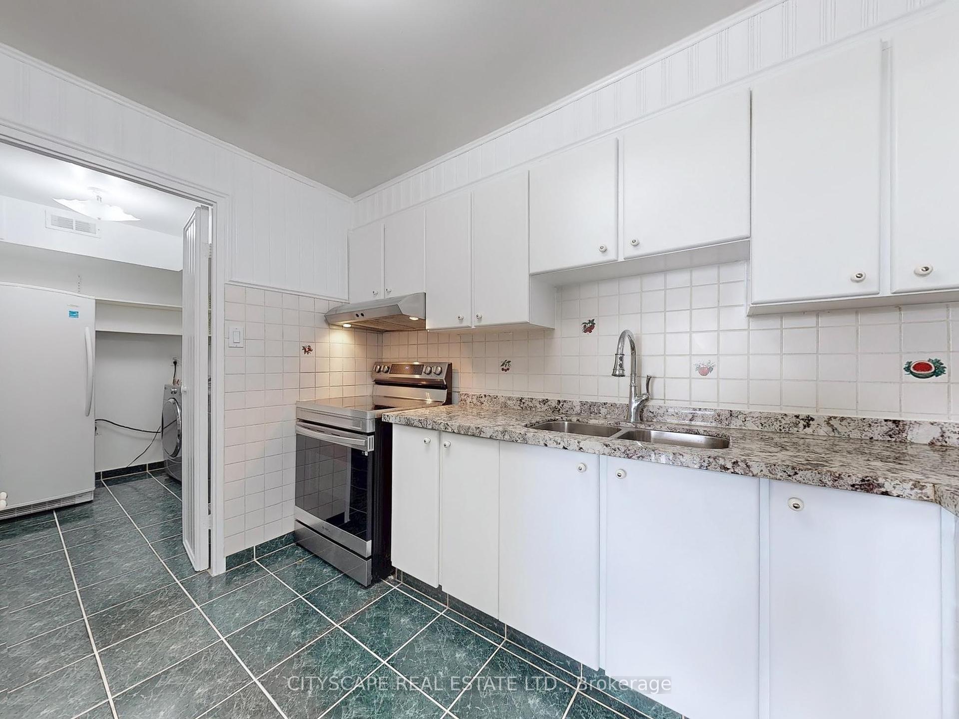 2 Bedrooms Condo at 1320 Mississauga Valley, Mississauga For sale