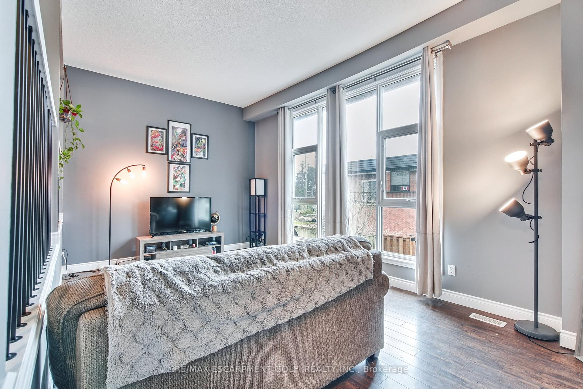 4 Bedrooms Condo at 23 WATSONS, Hamilton For sale