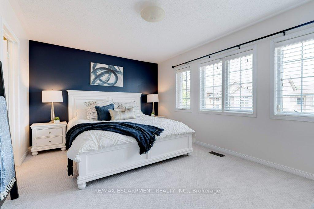 4 Bedrooms Condo at 5090 Fairview, Burlington For sale