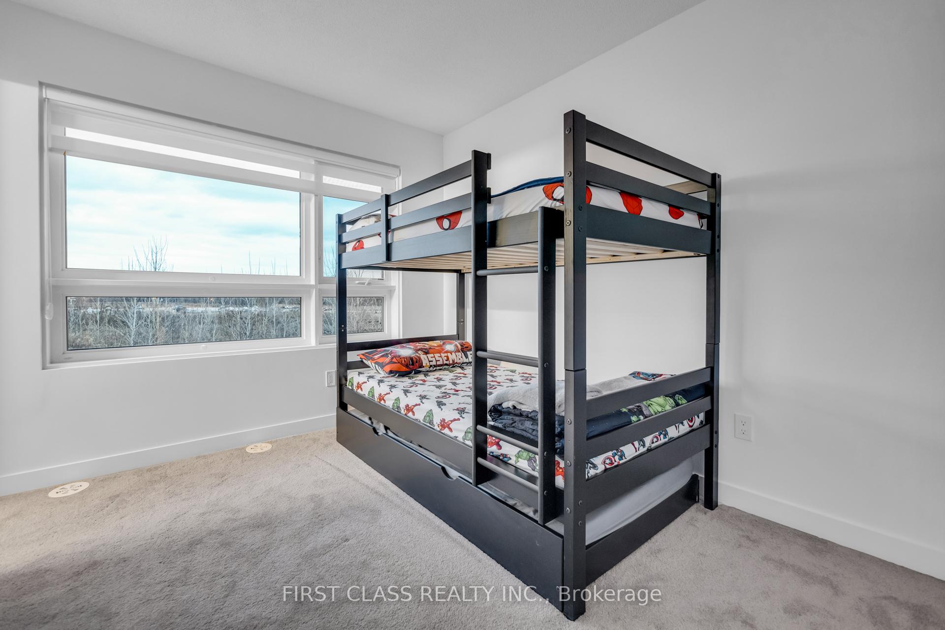 3 Bedrooms Condo at 1121 Cooke, Burlington For sale