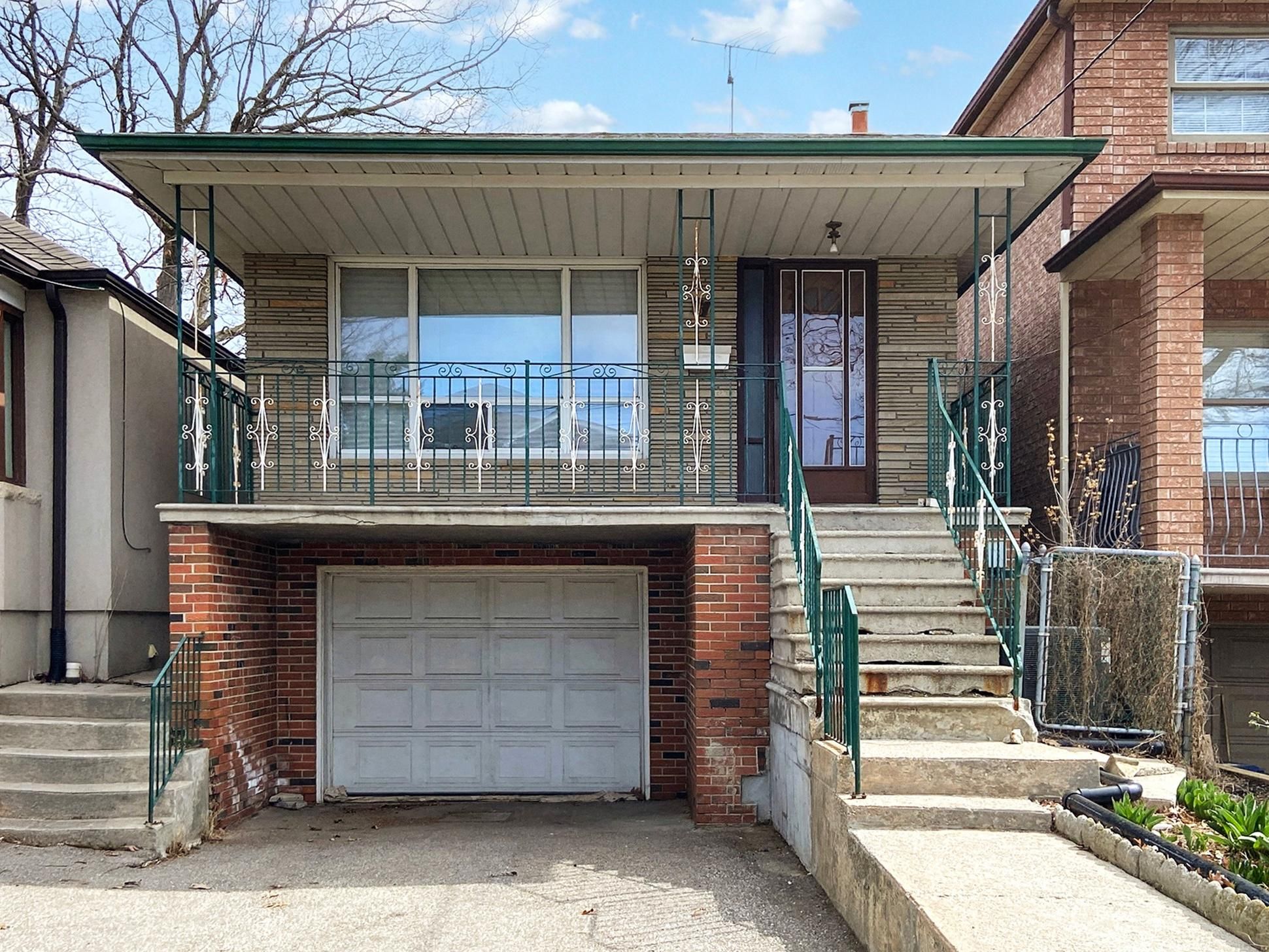 87 Snider Avenue Toronto W04 Ontario M6E 4S2